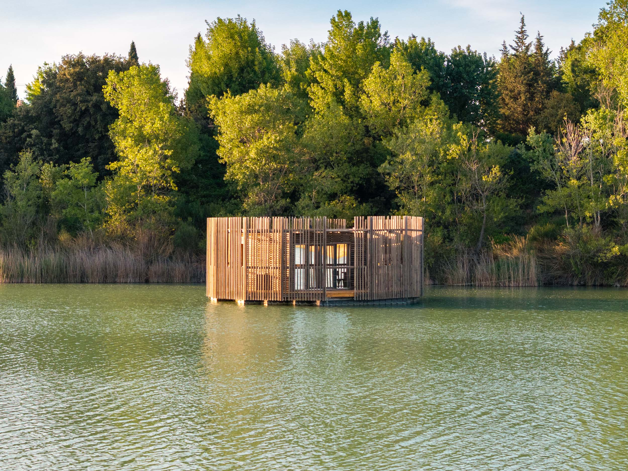 Cabane Nectar : une échappée belle sur l'eau en Provence