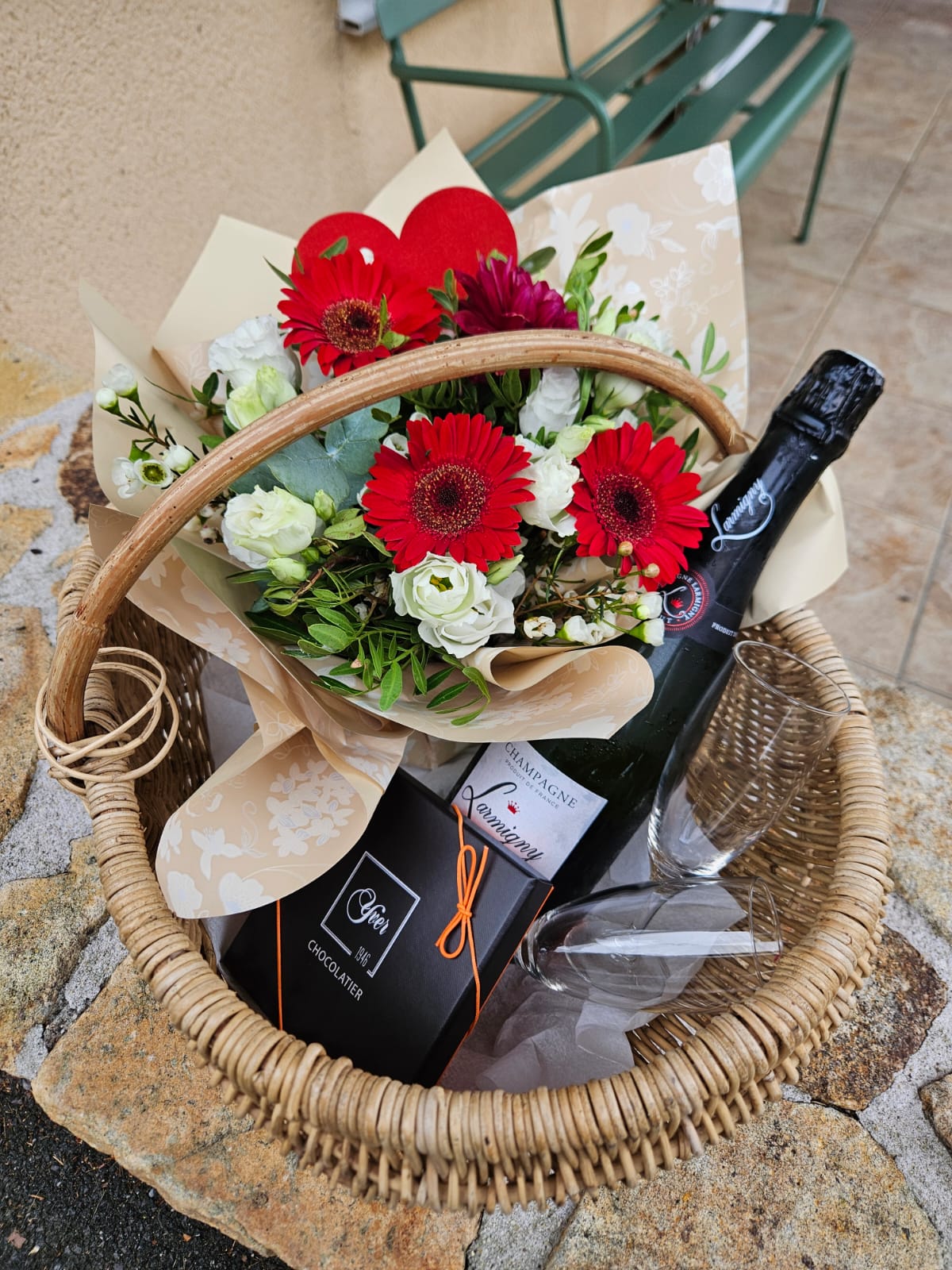 Cabane Butterfly : une expérience suspendue dans les arbres à St Aubin Des Préaux — espace de vie