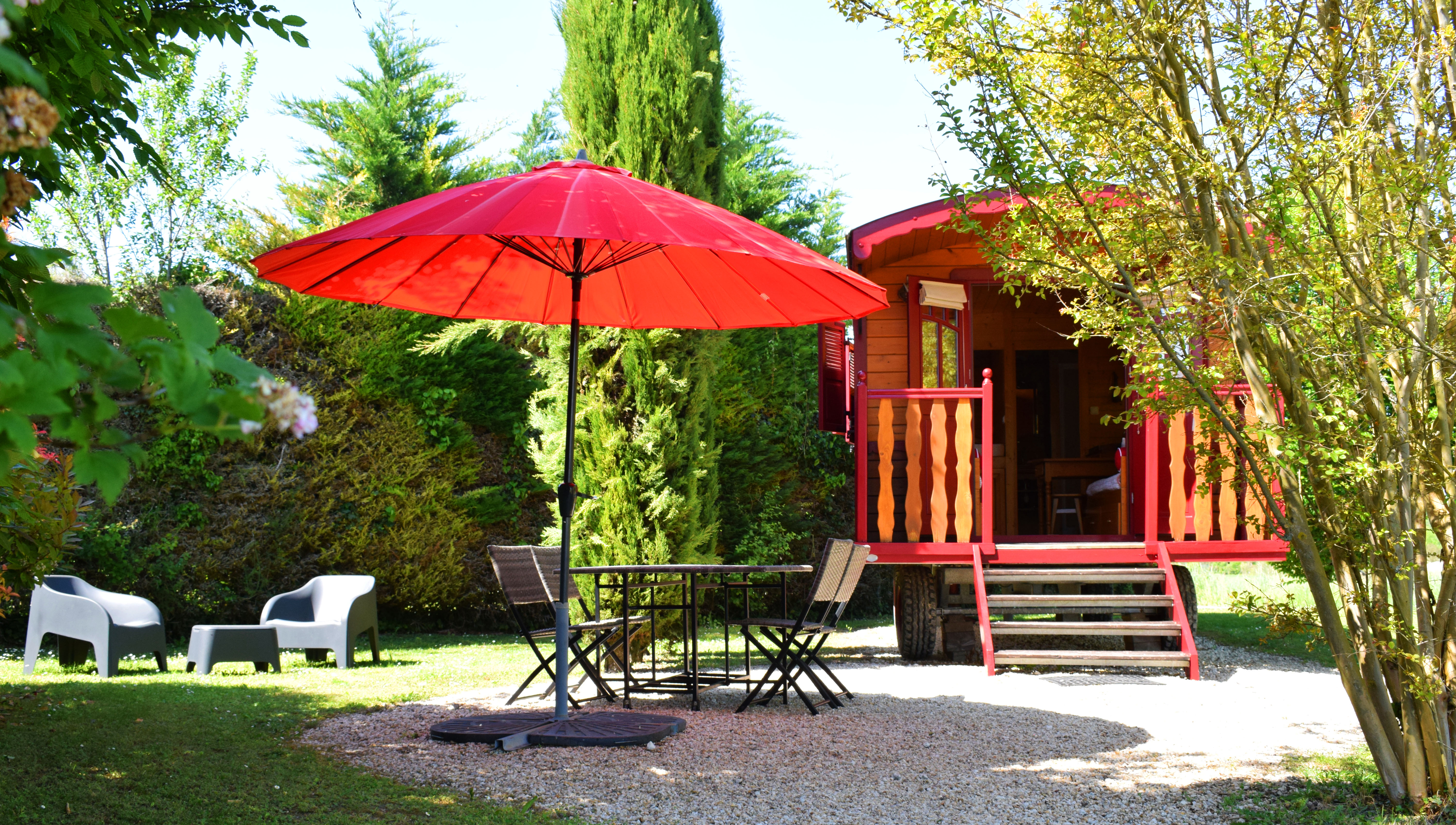 La Roulotte de Ninon : une évasion poétique en Nouvelle-Aquitaine à Saint Maurice De Tavernole — espace de vie