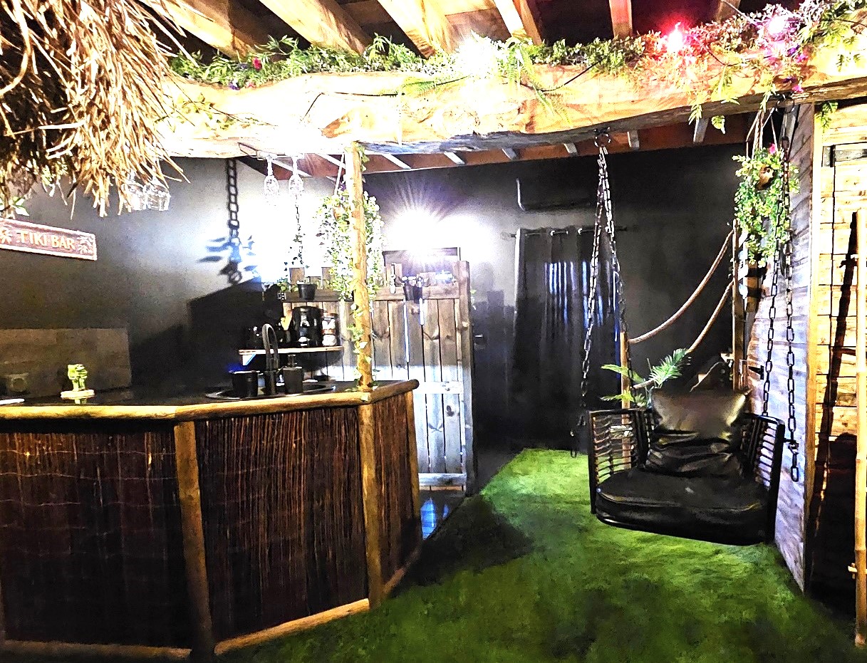 Secret Love Garden — Maison insolite avec spa à Crémieu à Crémieu — cuisine