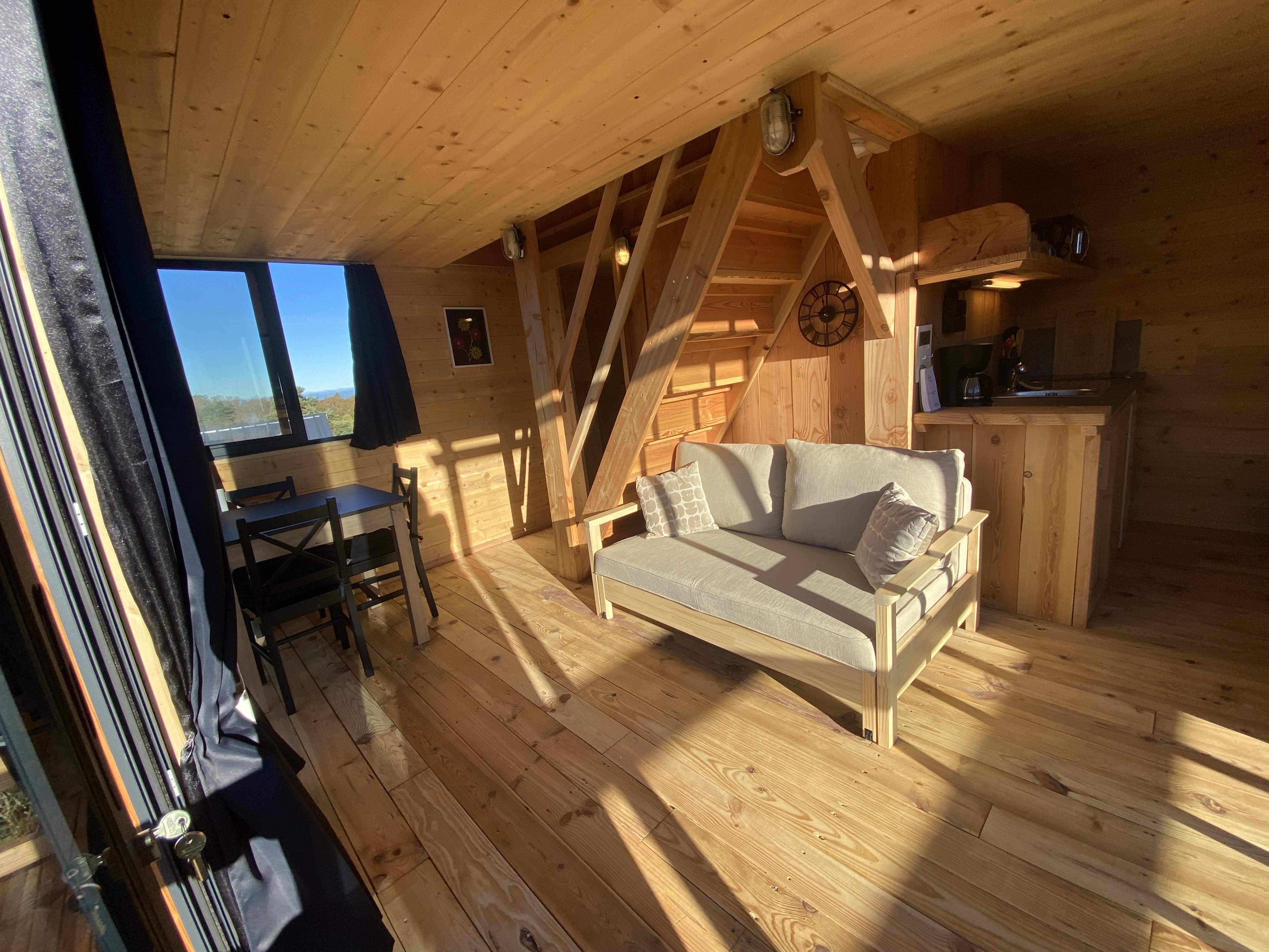 La cabane "Nid secret" — Cabane sur pilotis avec spa à Haute-Loire à Saint-Christophe-d'Allier — vue intérieure