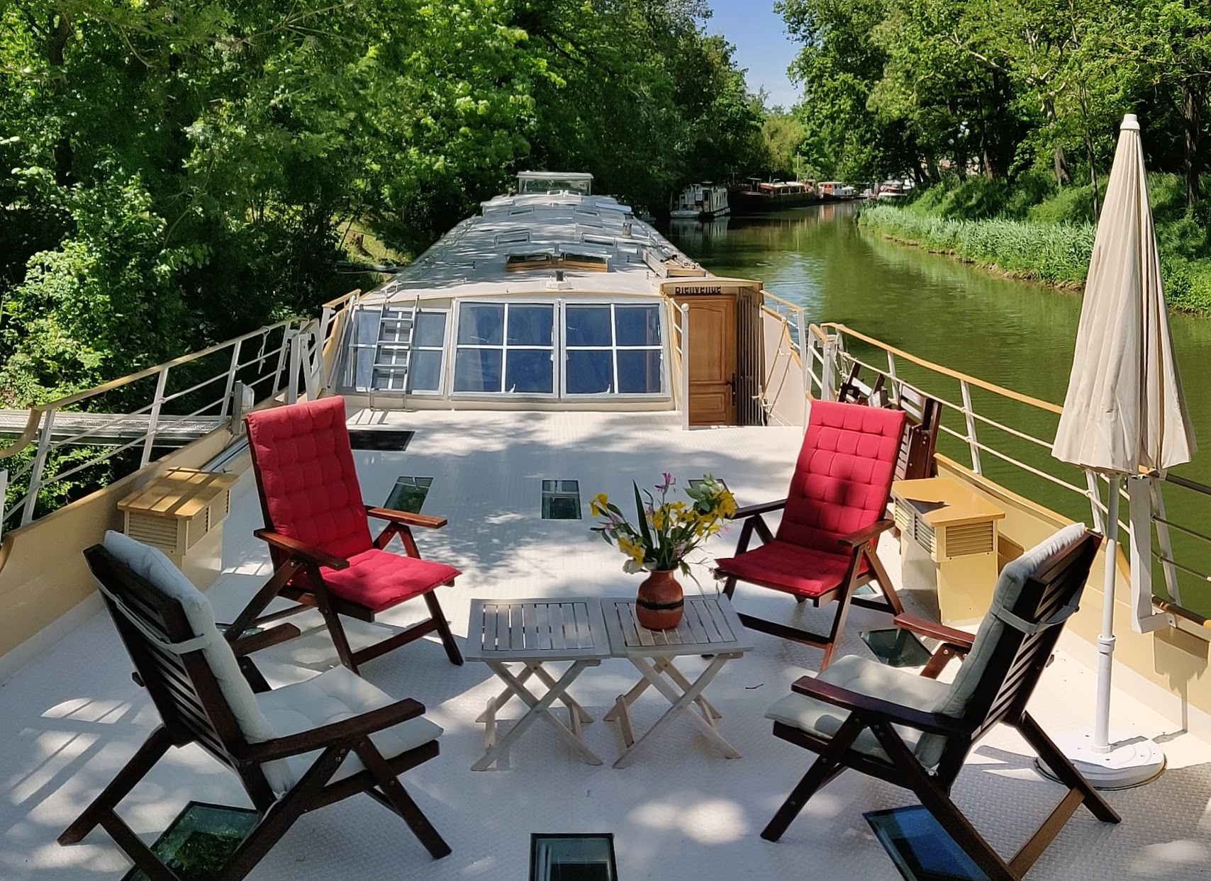 Péniche Le Haricot Noir — Séjour au bord du Canal du Midi en Hérault à Colombiers — vue intérieure