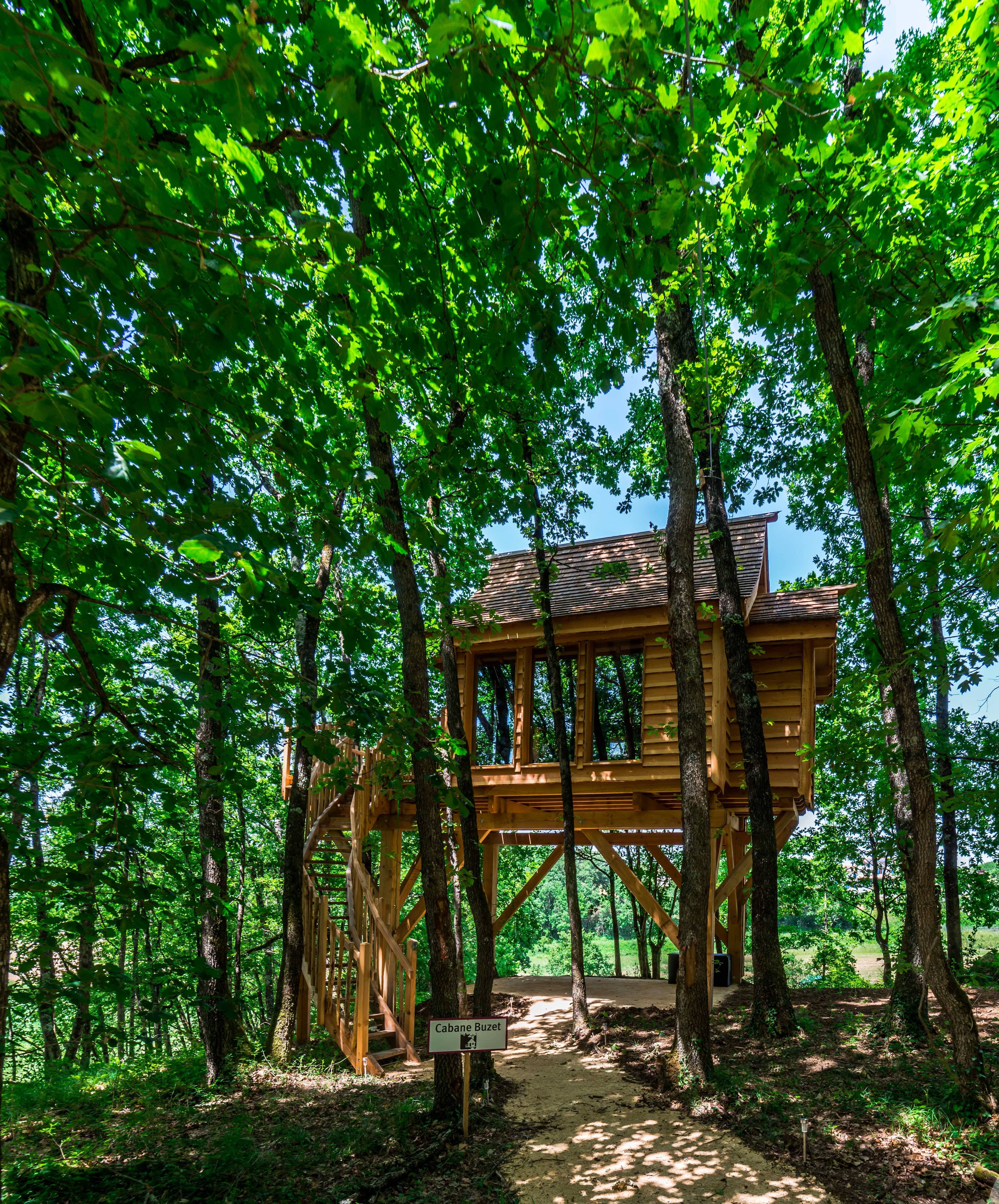 Cabane Spa Buzet — Cabane sur pilotis avec spa à Lot-et-Garonne