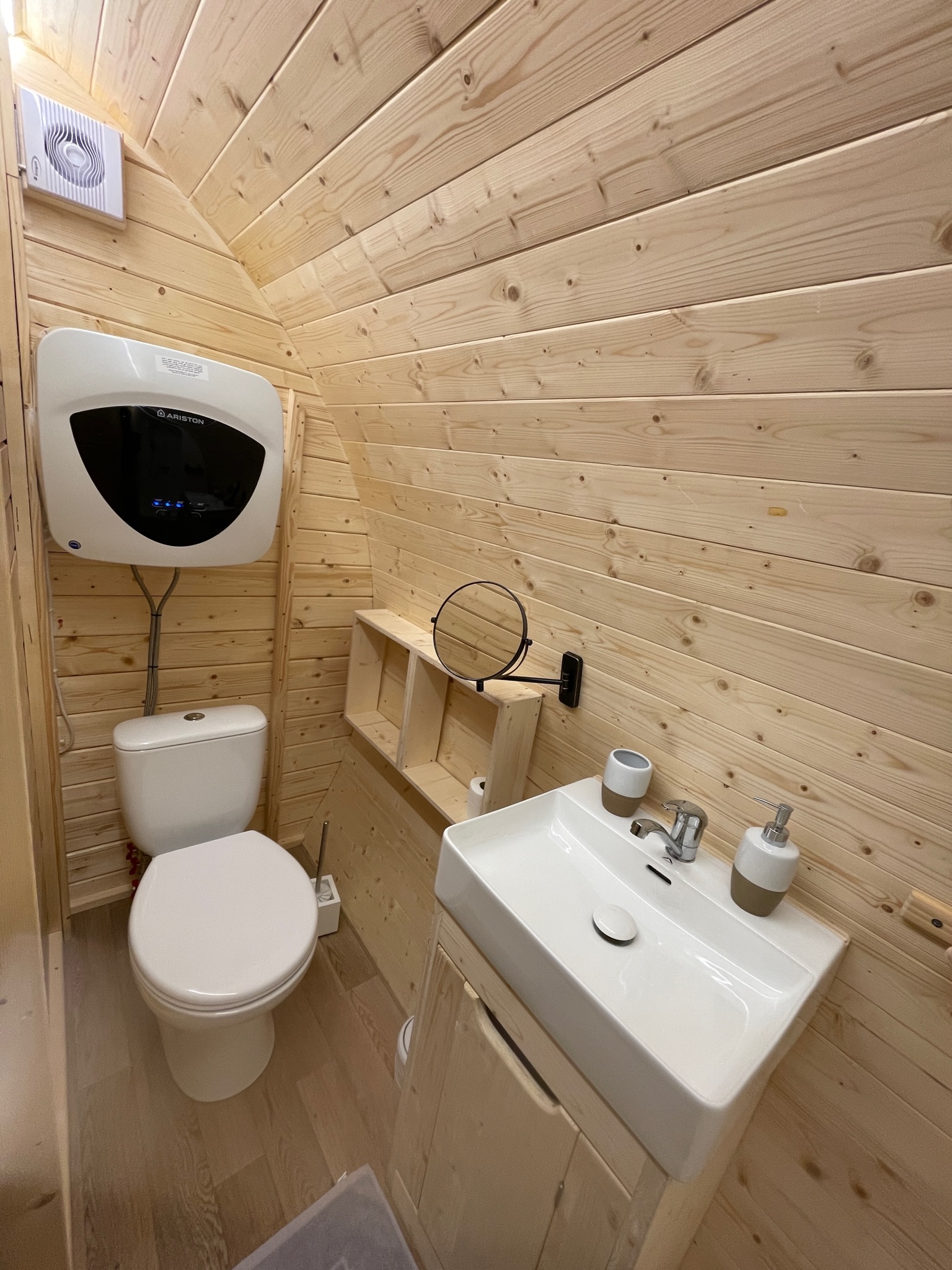 Un tonneau insolite avec spa au cœur du vignoble Nantais à Vallet — environnement naturel