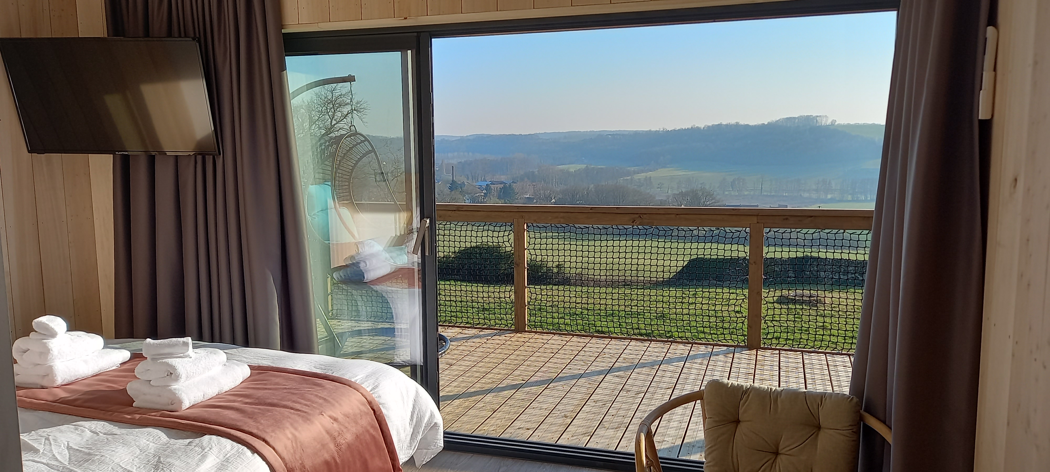 La Cabane de l'Ecureuil — Cabane sur pilotis avec vue panoramique à Marne à Châlons-en-Champagne — espace de vie
