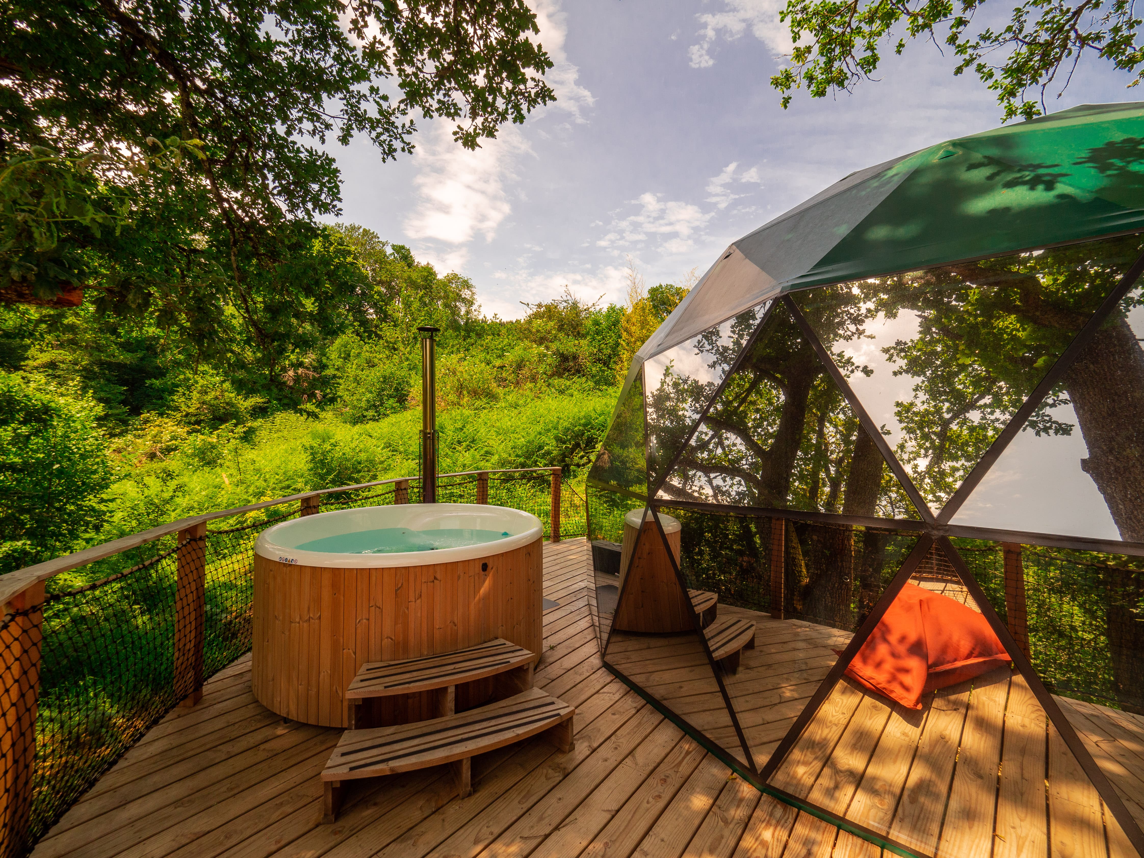 Dôme Cassiopée & Spa : une expérience unique en Auvergne à Cunlhat — vue depuis la terrasse