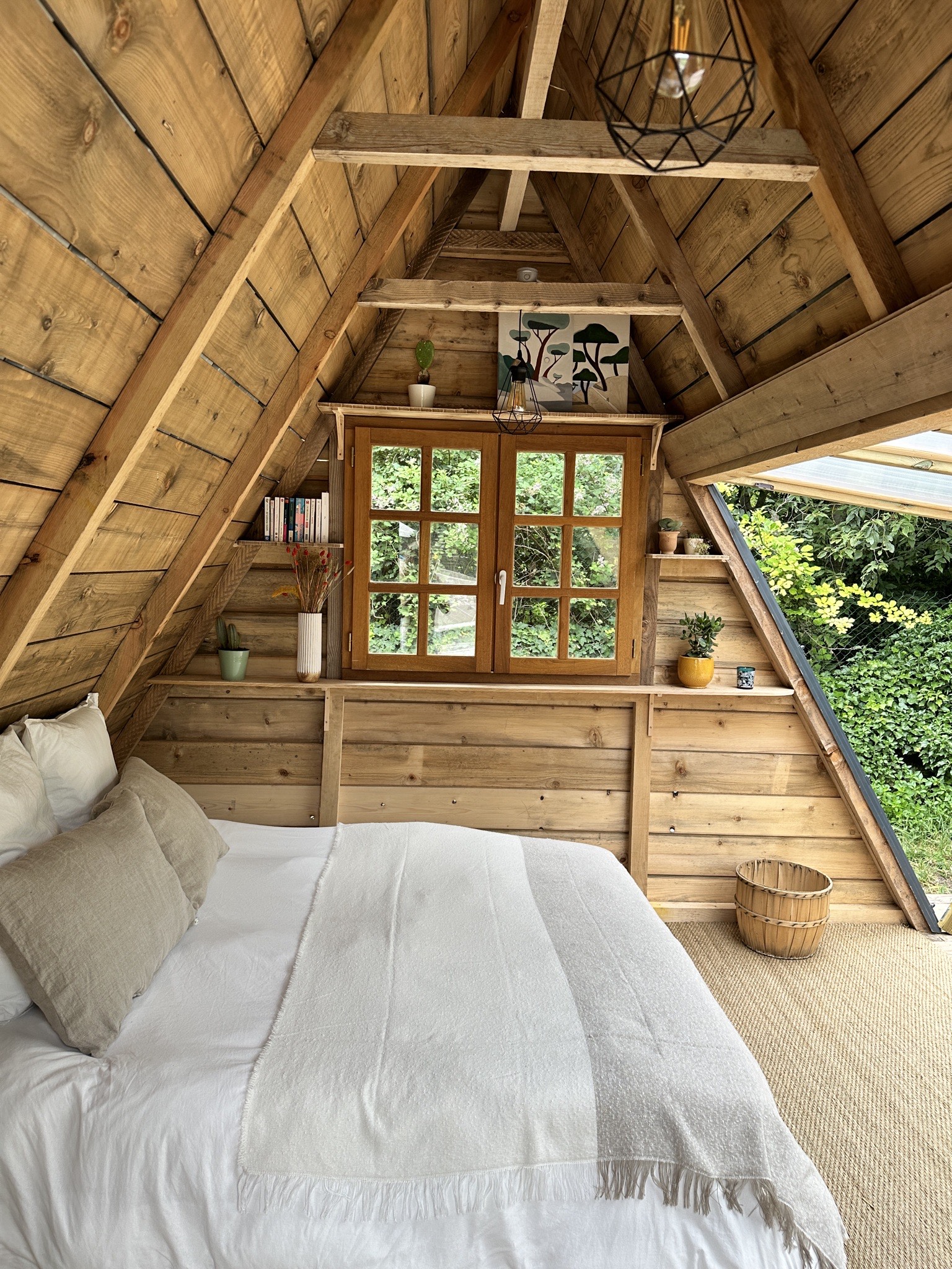 Séjournez dans un tipi en bois au cœur du Languedoc-Roussillon à Uzès — détail architectural