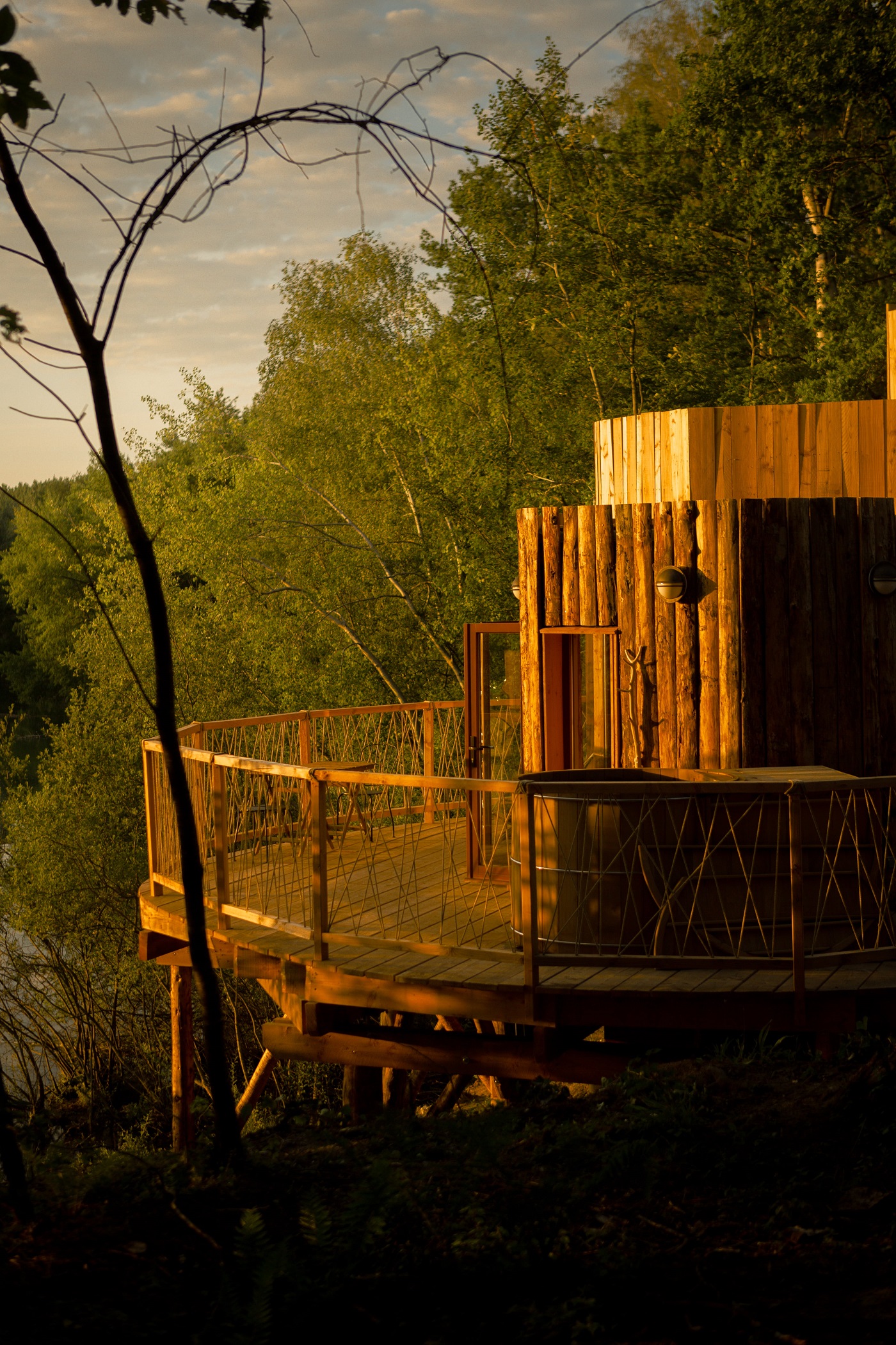 Cabane Spa Douce Nuit — Cabane sur pilotis avec bain nordique en Oise à Saint-Léger-Aux-Bois — chambre