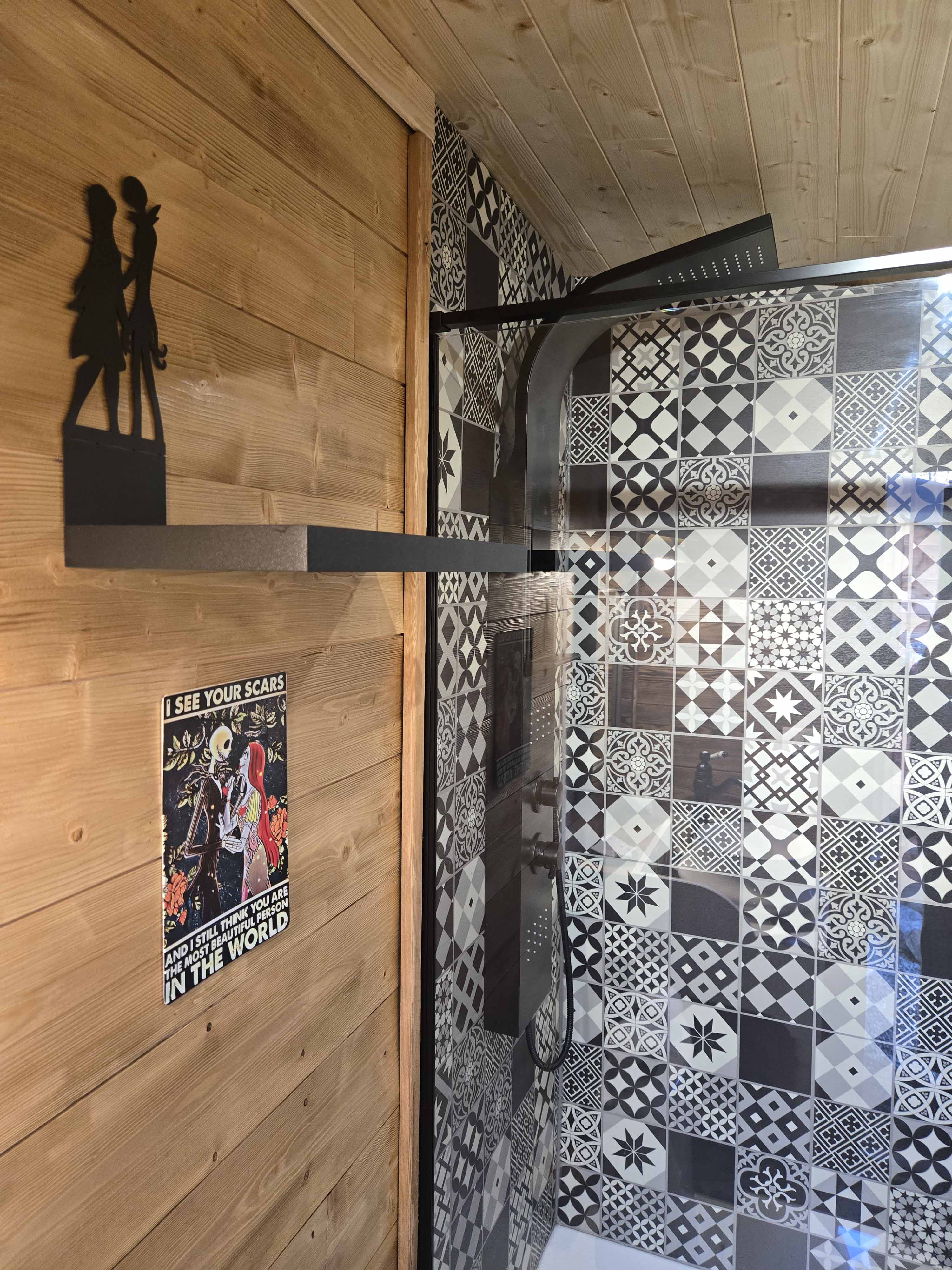 La Cabane de Mister Jack — Cabane avec spa à Savoie à Chambéry — détail architectural