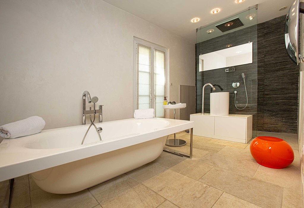 Suite Deluxe avec vue sur le jardin — Hébergement avec spa à Hérault à Montpellier — vue depuis la terrasse