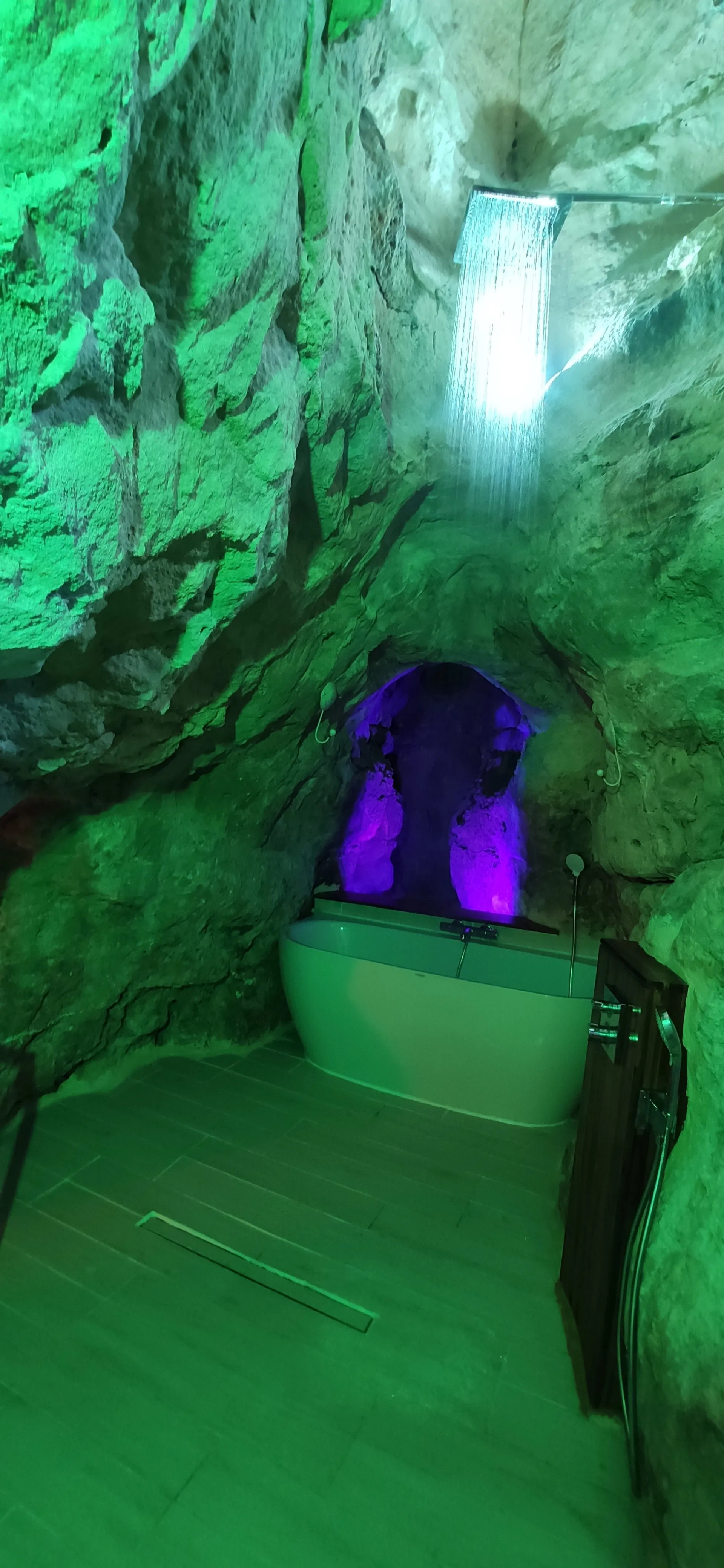 Le Troglodyte & Spa : une expérience unique en Dordogne à Domme — vue depuis la terrasse