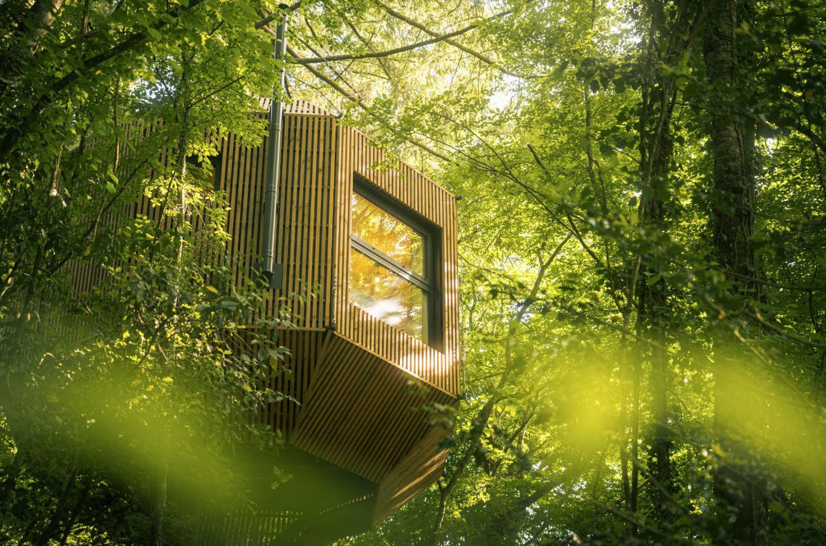 Cabane SPA Cocoon : une évasion en hauteur en Rhône-Alpes à Gillonnay — chambre