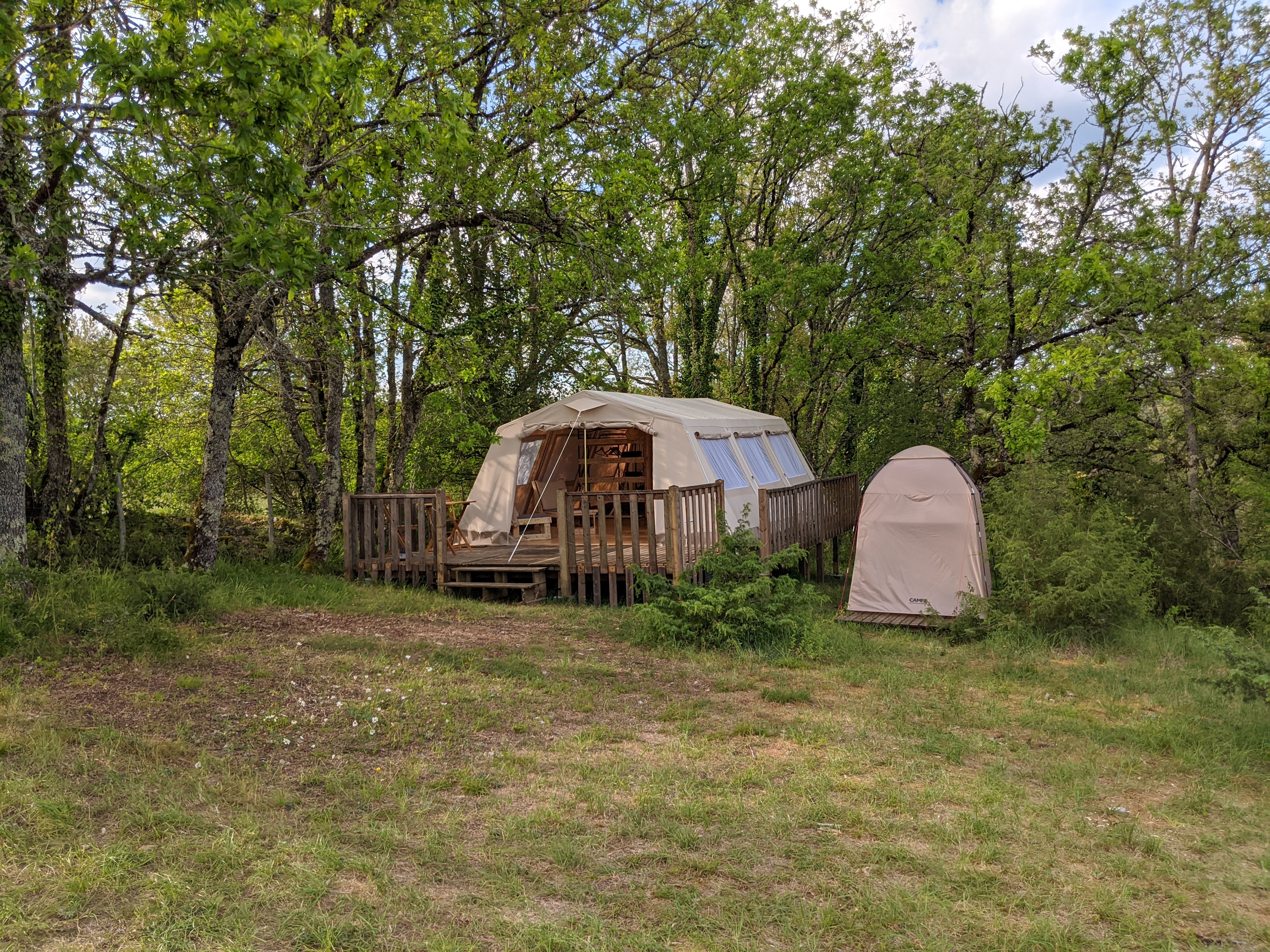 Espace VALERIANA — Tente avec vue panoramique à Lot à Saint-Cirgues — vue depuis la terrasse