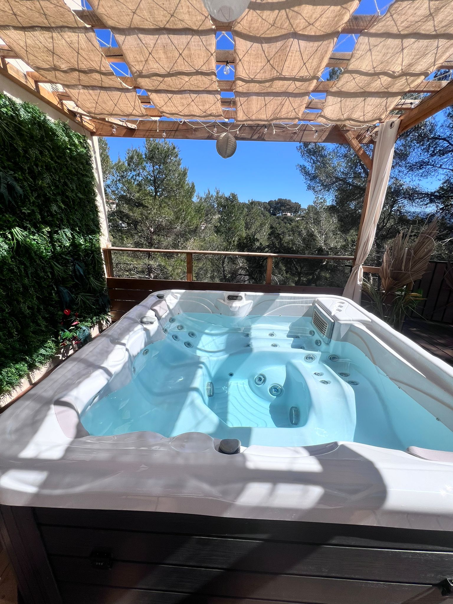 La tente lodge spa de MFG — Tente lodge avec jacuzzi à Cantaron à Nice — salle de bain