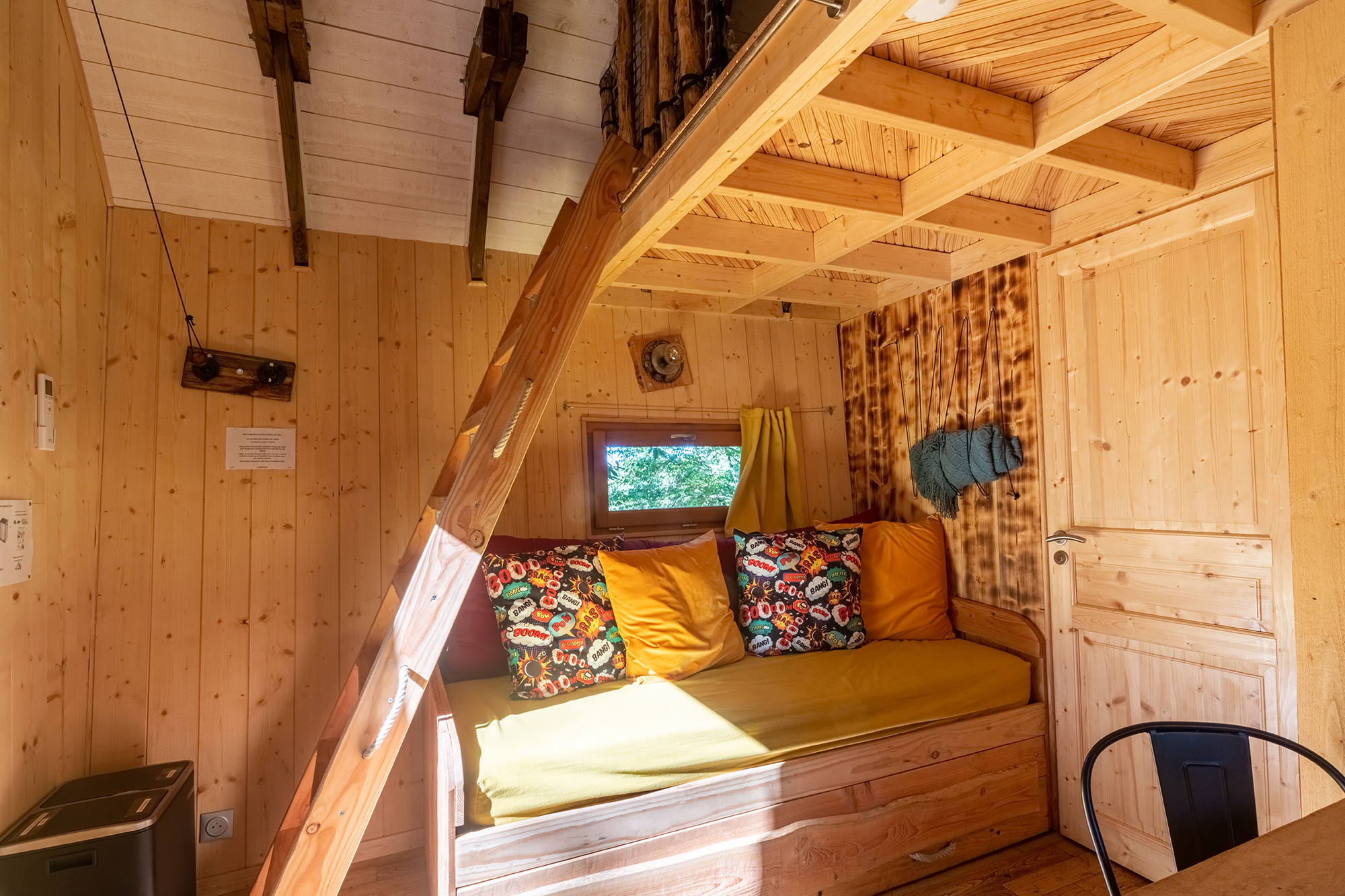 Cabane avec Spa "Cartoon" — Nuit perchée à 8m dans le Lot à Caniac-du-Causse — détail architectural