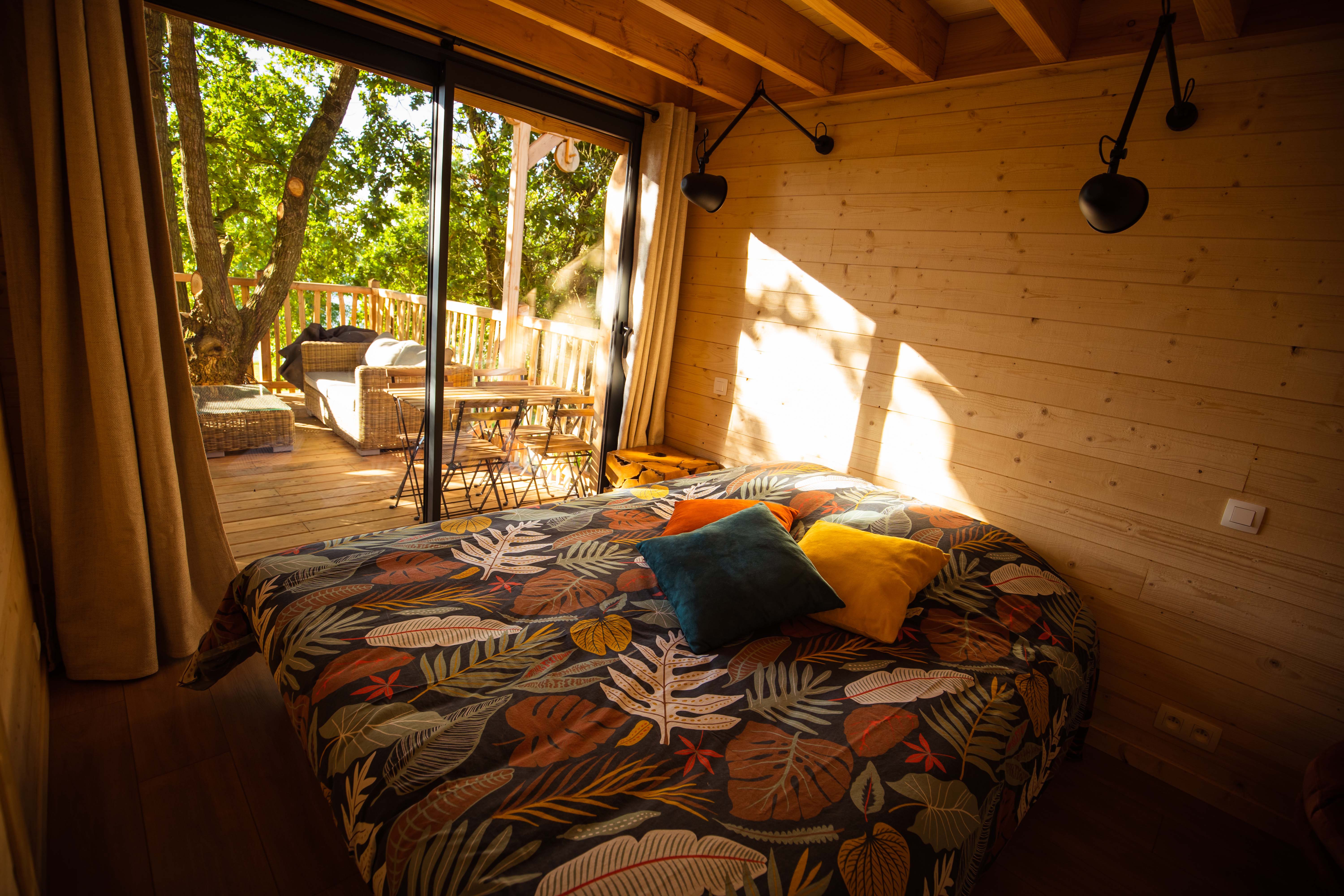 Cabane Spa dans les arbres — Séjour détente à 4m en Vendée à La Roche-sur-Yon — environnement naturel
