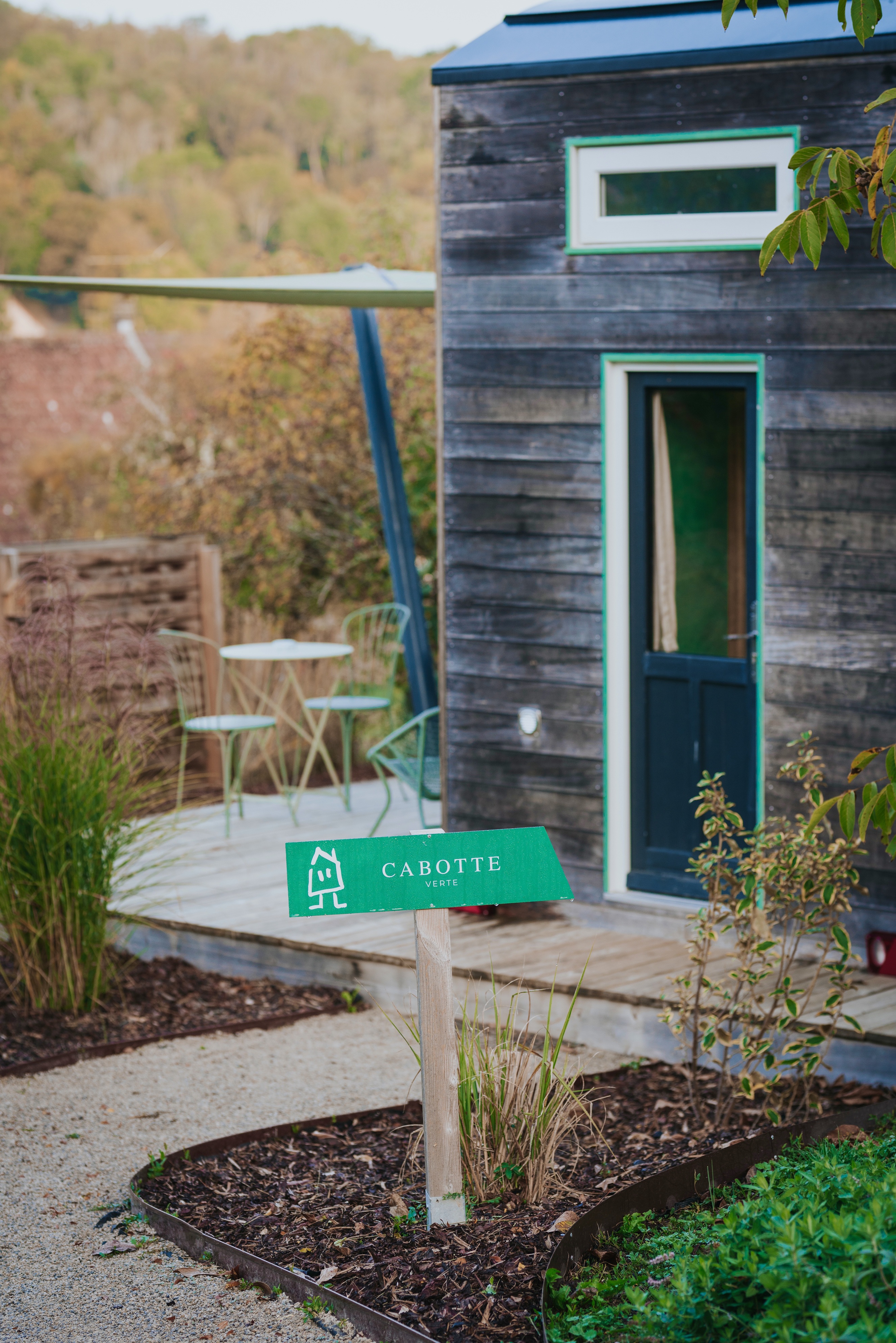 Cabotte Verte & Spa — Tiny House avec Spa à Saône-et-Loire à La Chapelle-du-Mont-de-France — environnement naturel