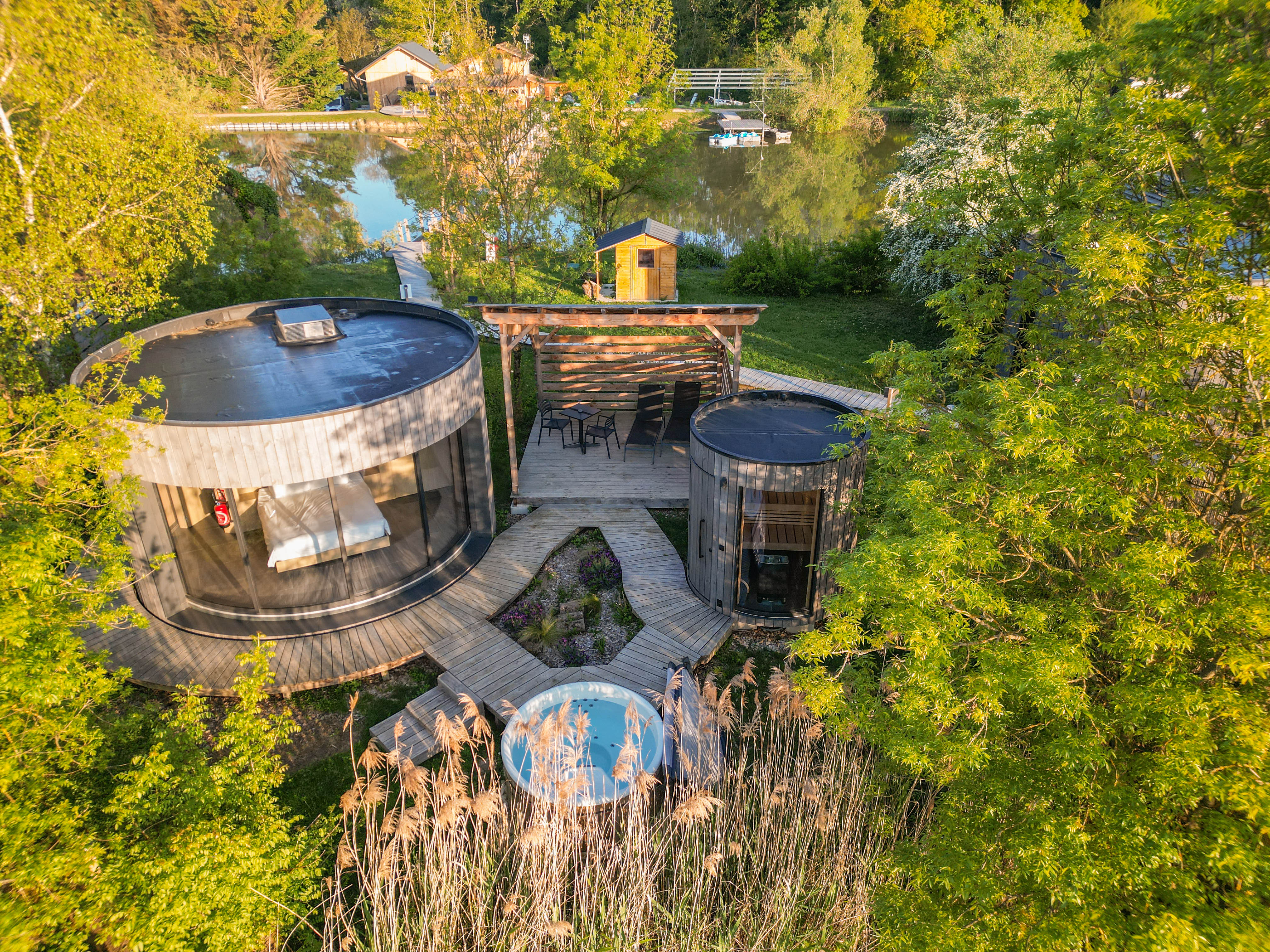 LUMIPOD SPA BIEN-ETRE — Cabane avec spa à Ain