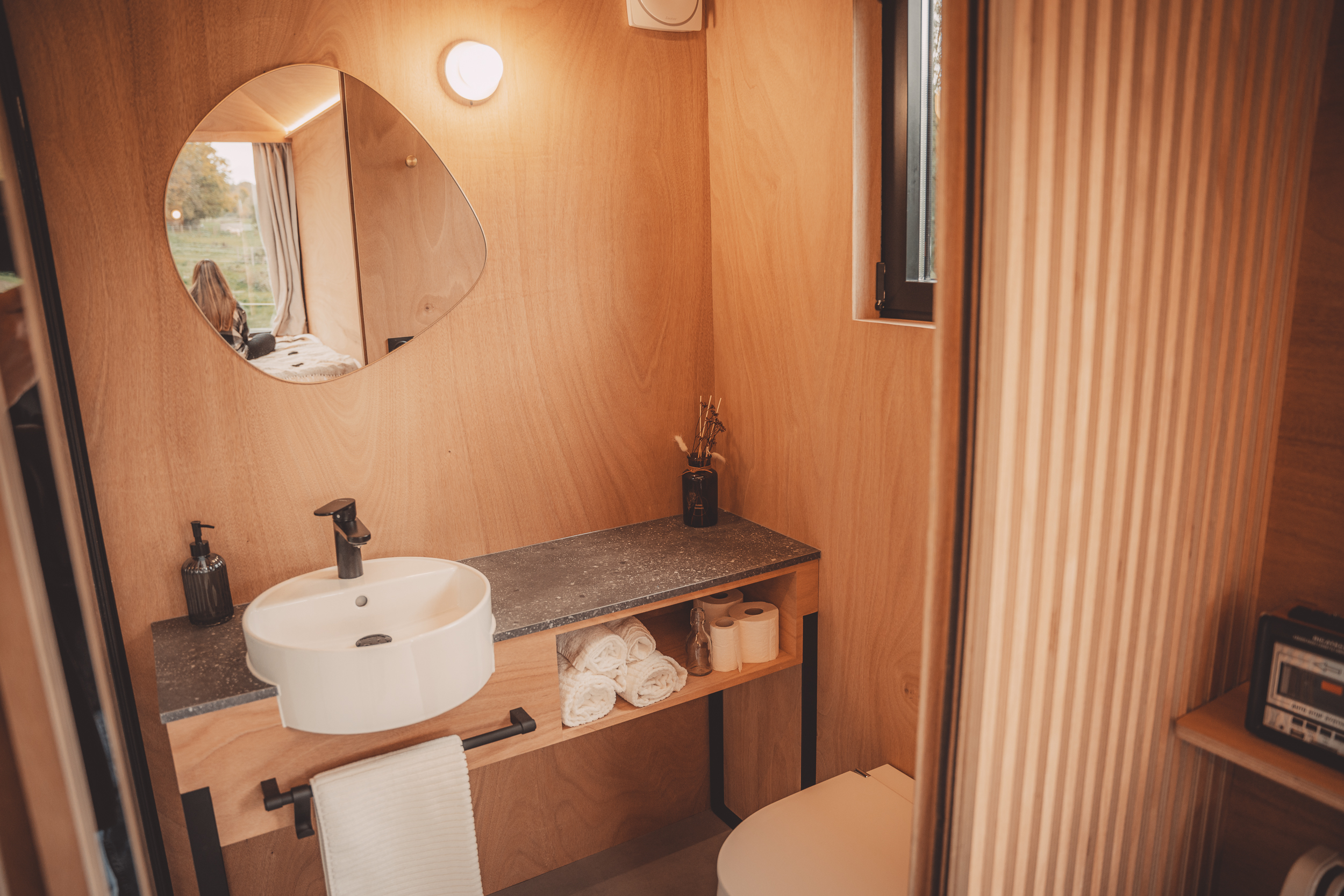 Sloow Cabane : une tiny house au cœur de la nature normande à Normandie — salle de bain