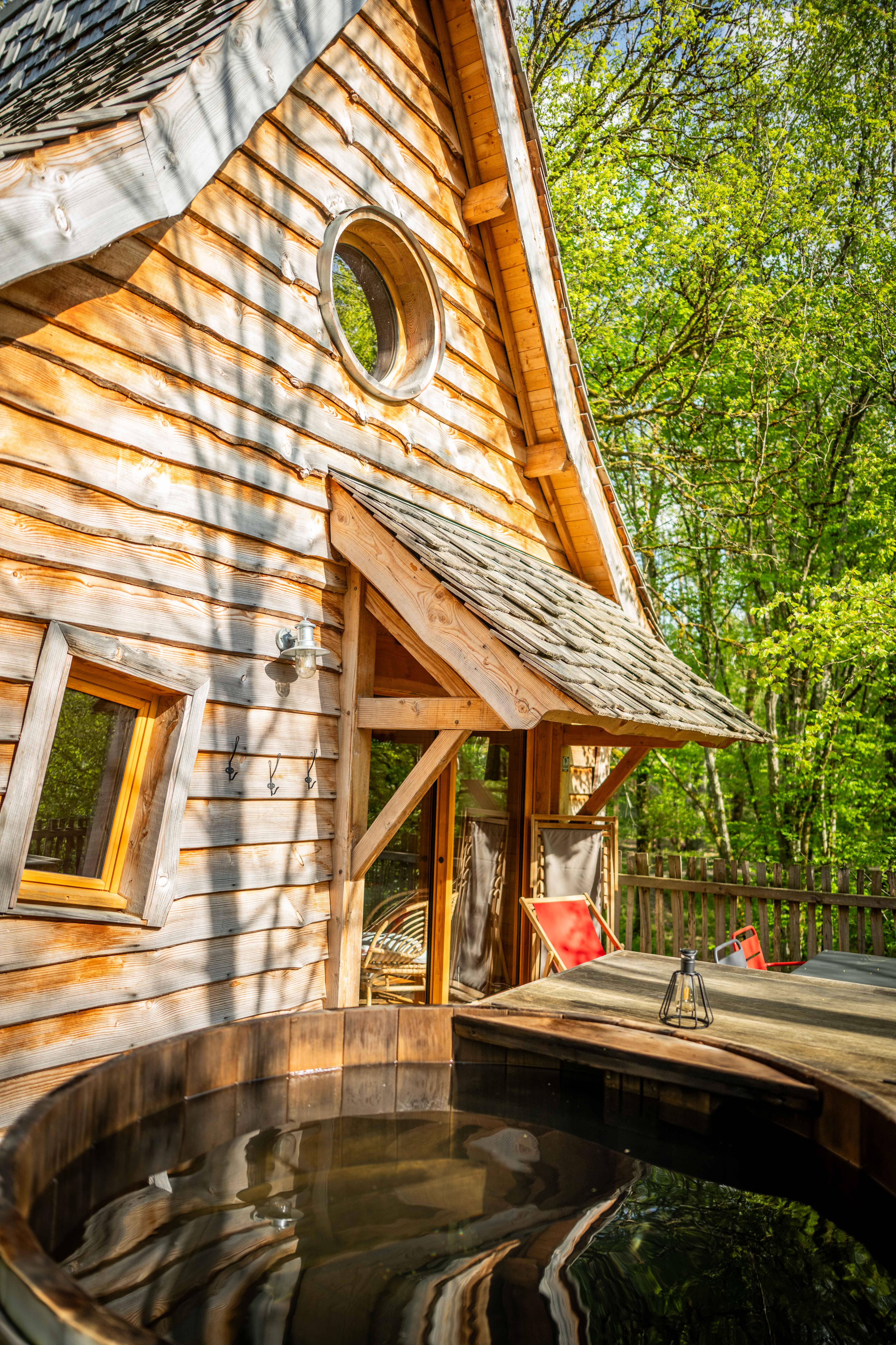 Cabane féérique Spa — Nuit magique à 7m dans le Château de la Combe Rossignol à La Combe Rossignol — vue intérieure