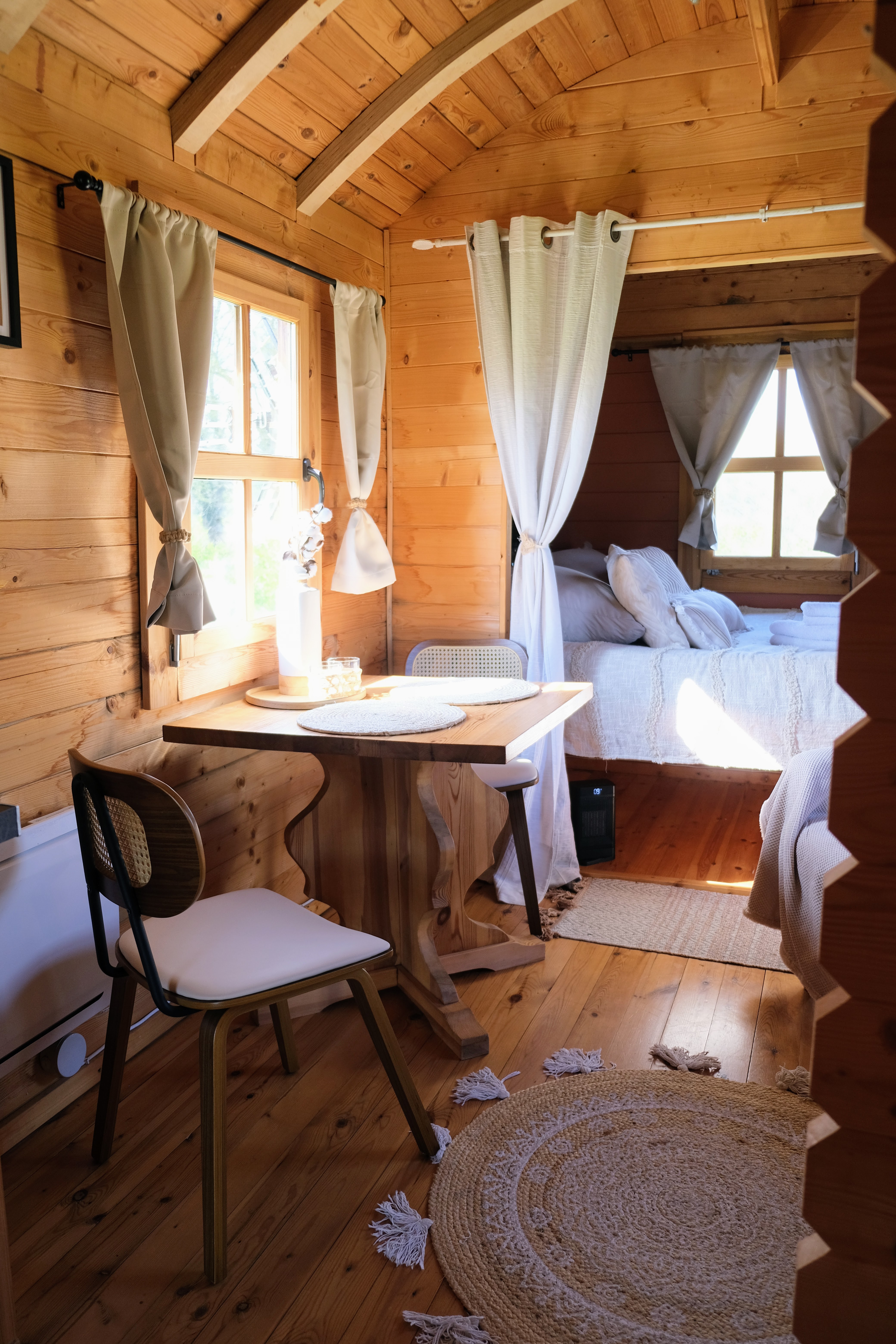 Rêve de Roulotte — Séjour insolite avec spa en Eure à Mesnil-Rousset — vue intérieure