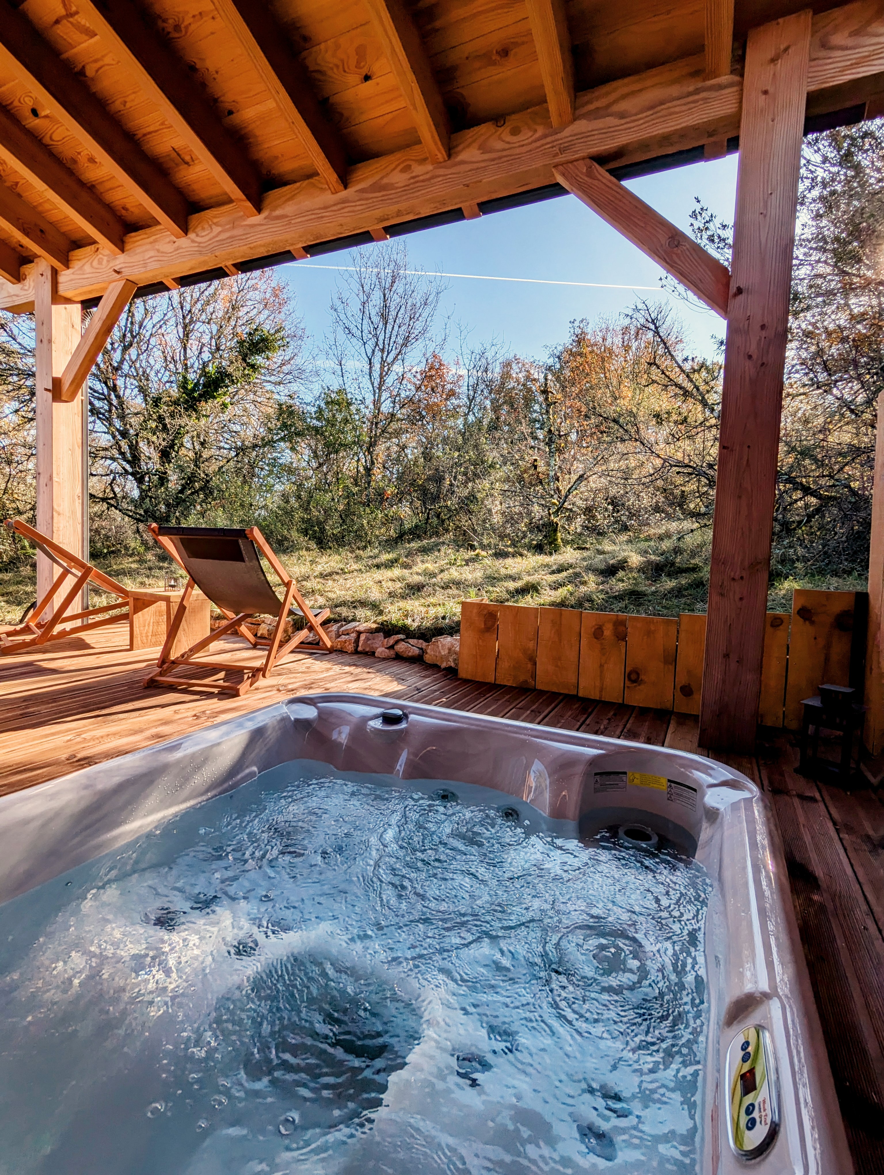 Le Quercus : une cabane avec spa au cœur des Midi-Pyrénées à Mercues — vue depuis la terrasse