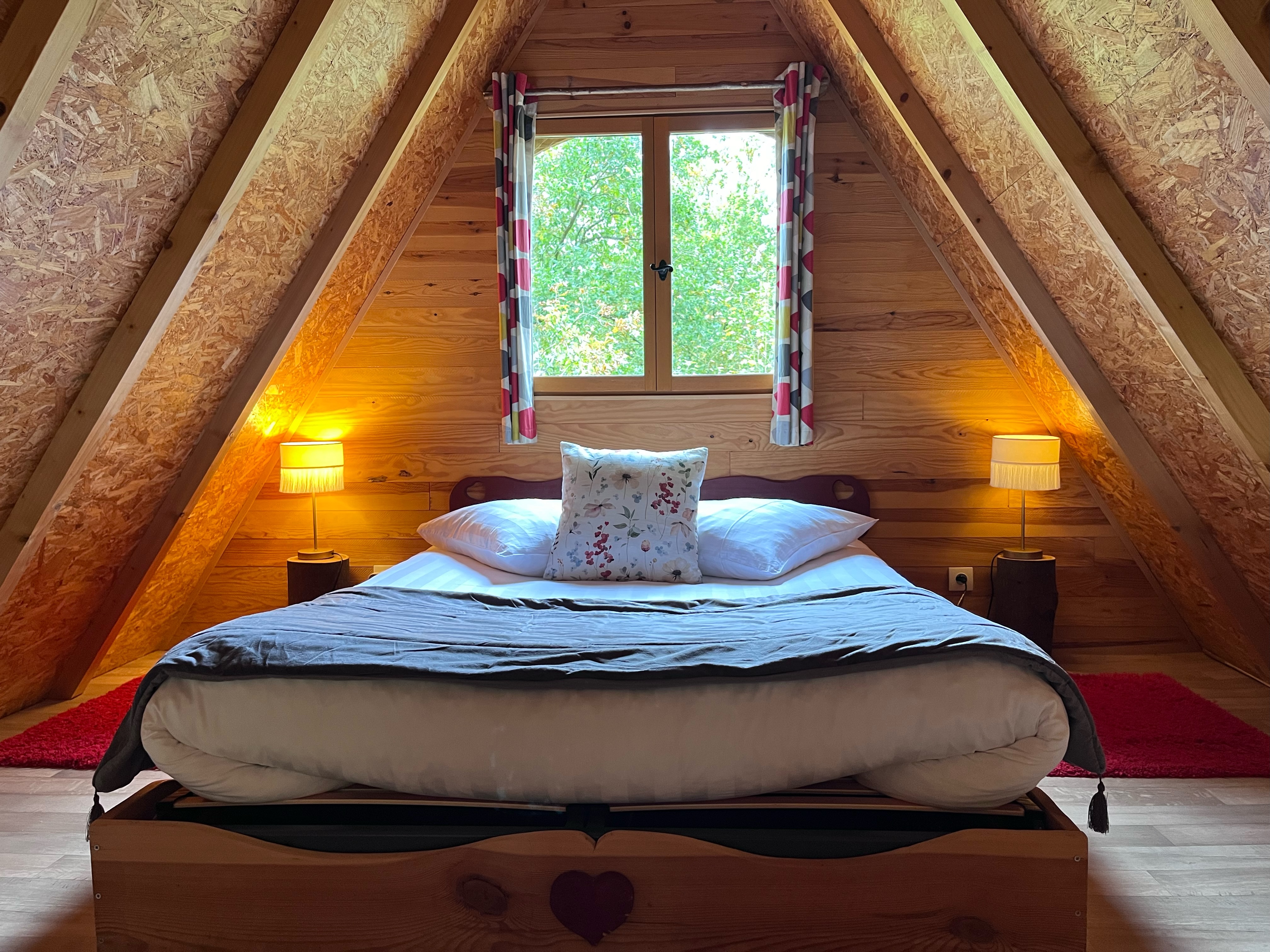L'ILE ROUGE : une cabane sur pilotis au cœur de la Picardie à Fere En Tardenois — chambre