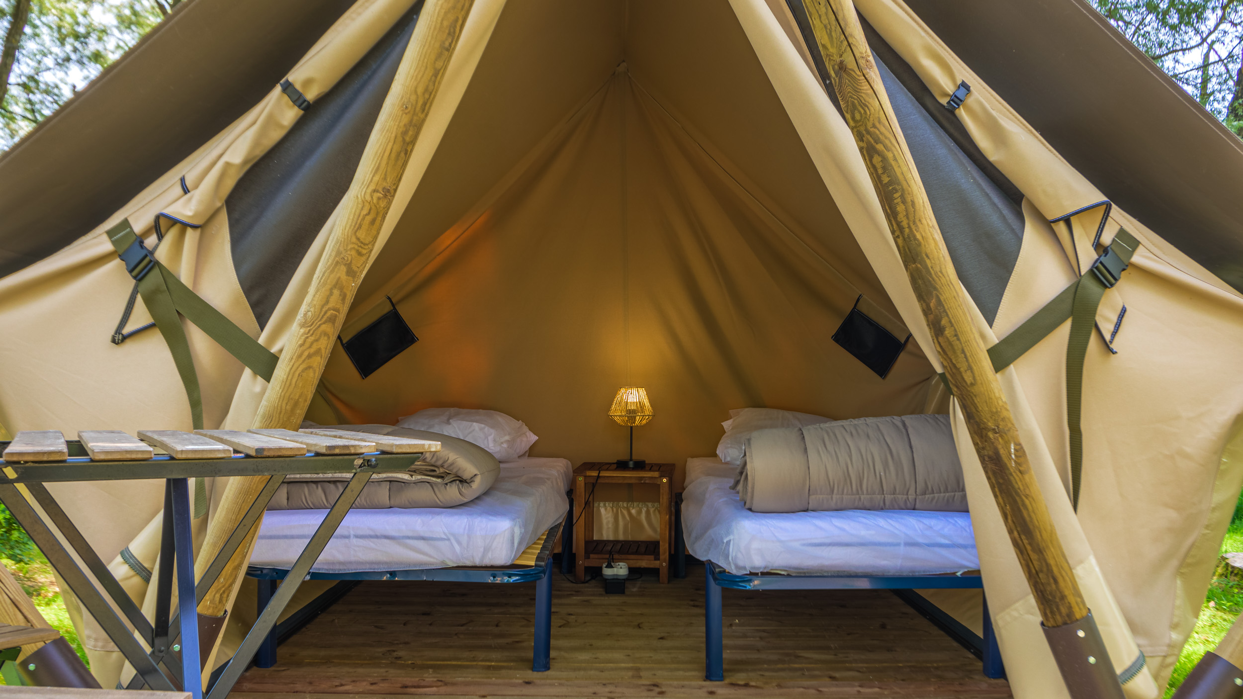 Tente bivouac nomade : une expérience immersive en pleine nature à Briare — vue intérieure