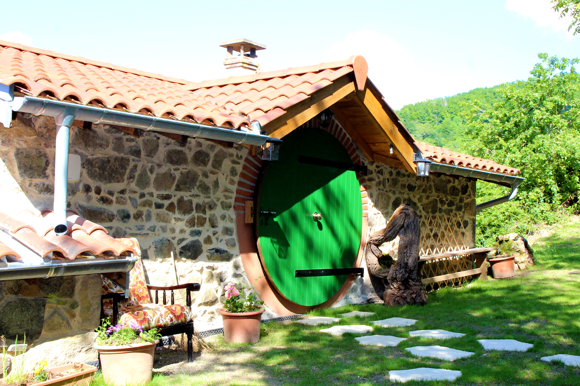 Maison de hobbit — Séjour féérique avec spa à Rhône — Maison de hobbit à Quincié-en-Beaujolais