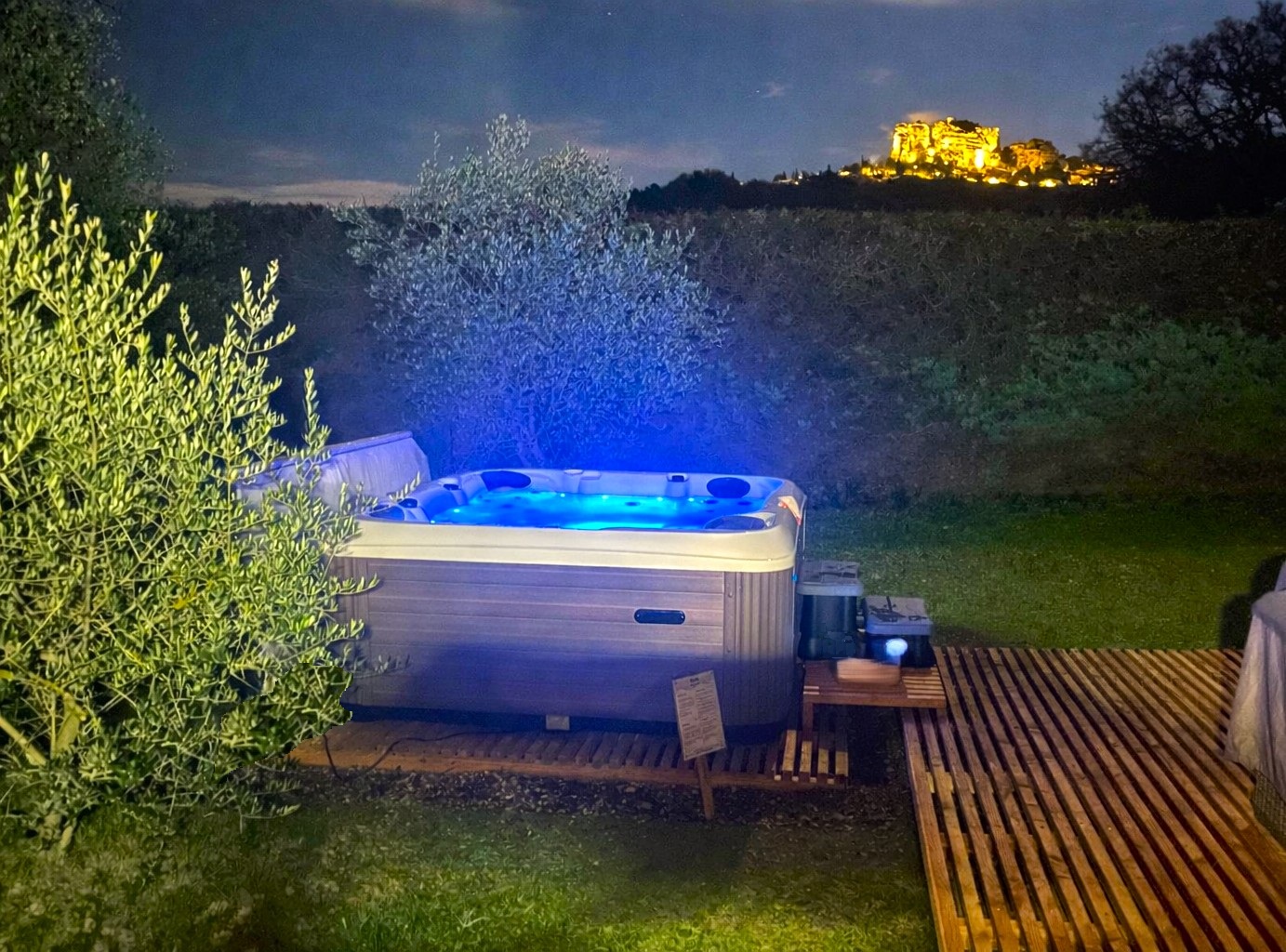 La Tiny du Rocher — Tiny House avec spa à Vaucluse à Apt — espace de vie