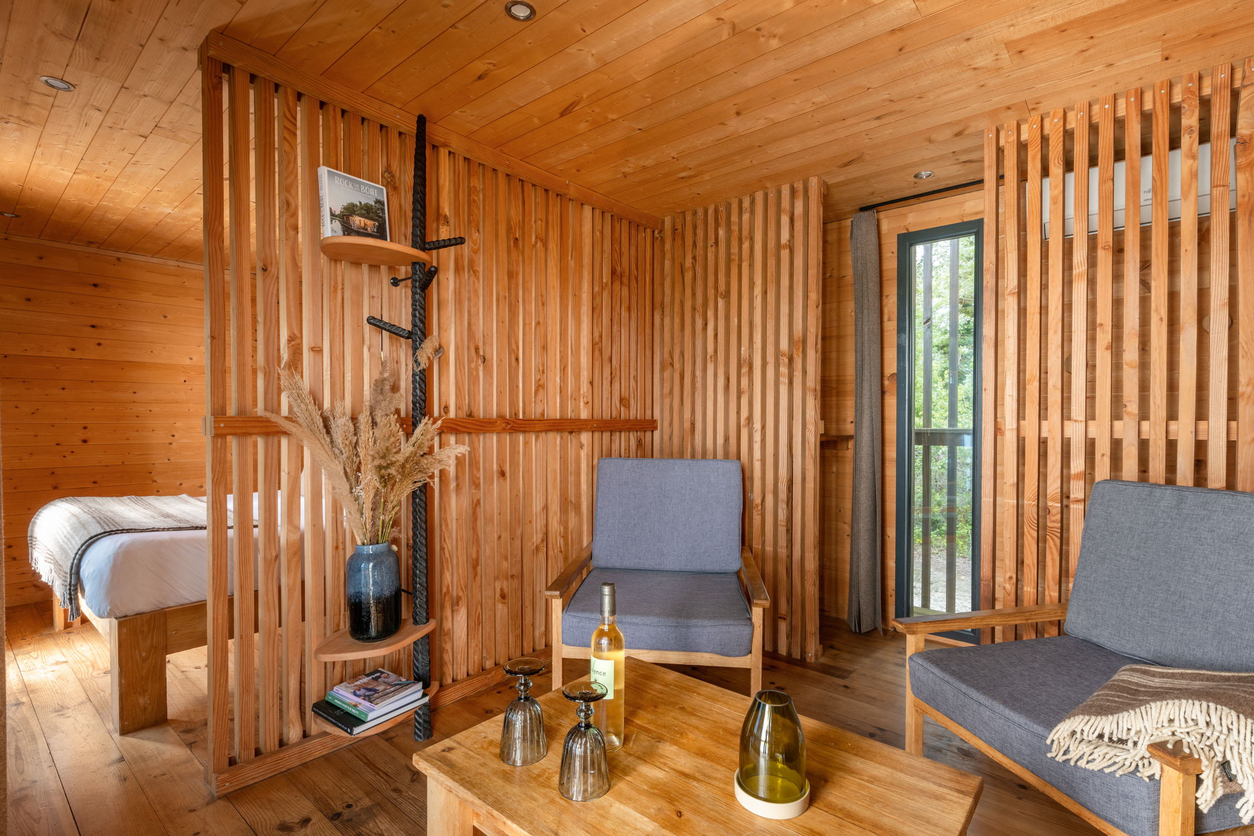 Cabane Spa Idylle : une évasion sur pilotis en Provence à Sorgues — vue intérieure