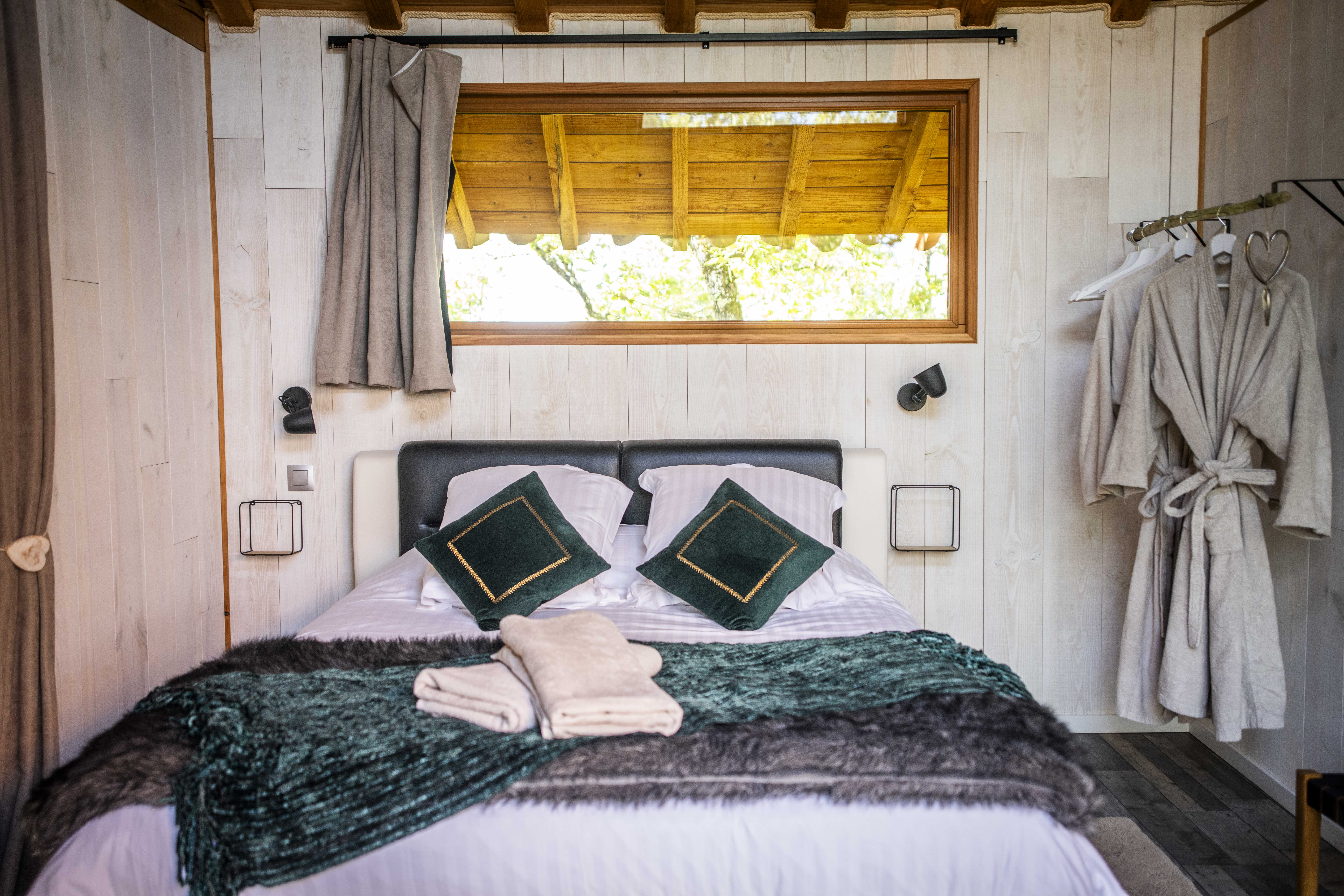 Cabane Spa La Canopée : une échappée romantique en Midi-Pyrénées à Cahuzac Sur Vère — cuisine