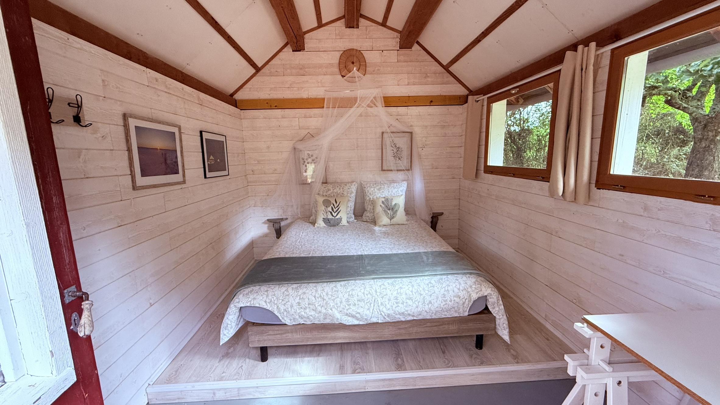 Chalet suédois — Escapade nature avec spa à Santranges (Cher) à Santranges — chambre