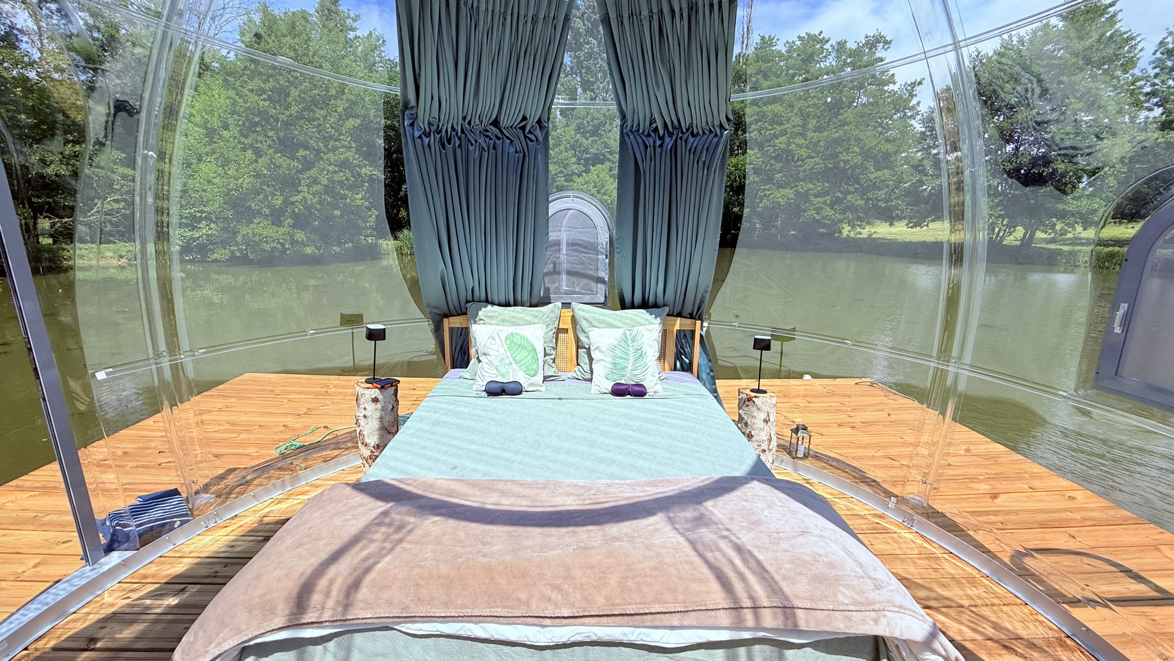 La Bulle sur l'eau — Nuit flottante avec spa à Santranges (Cher) à Santranges — environnement naturel