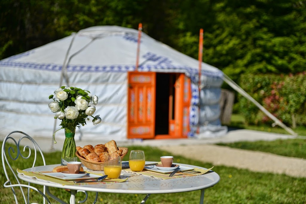 Yourte Mongole — Séjour insolite avec spa à Dienné (Vienne) à Dienné — vue intérieure