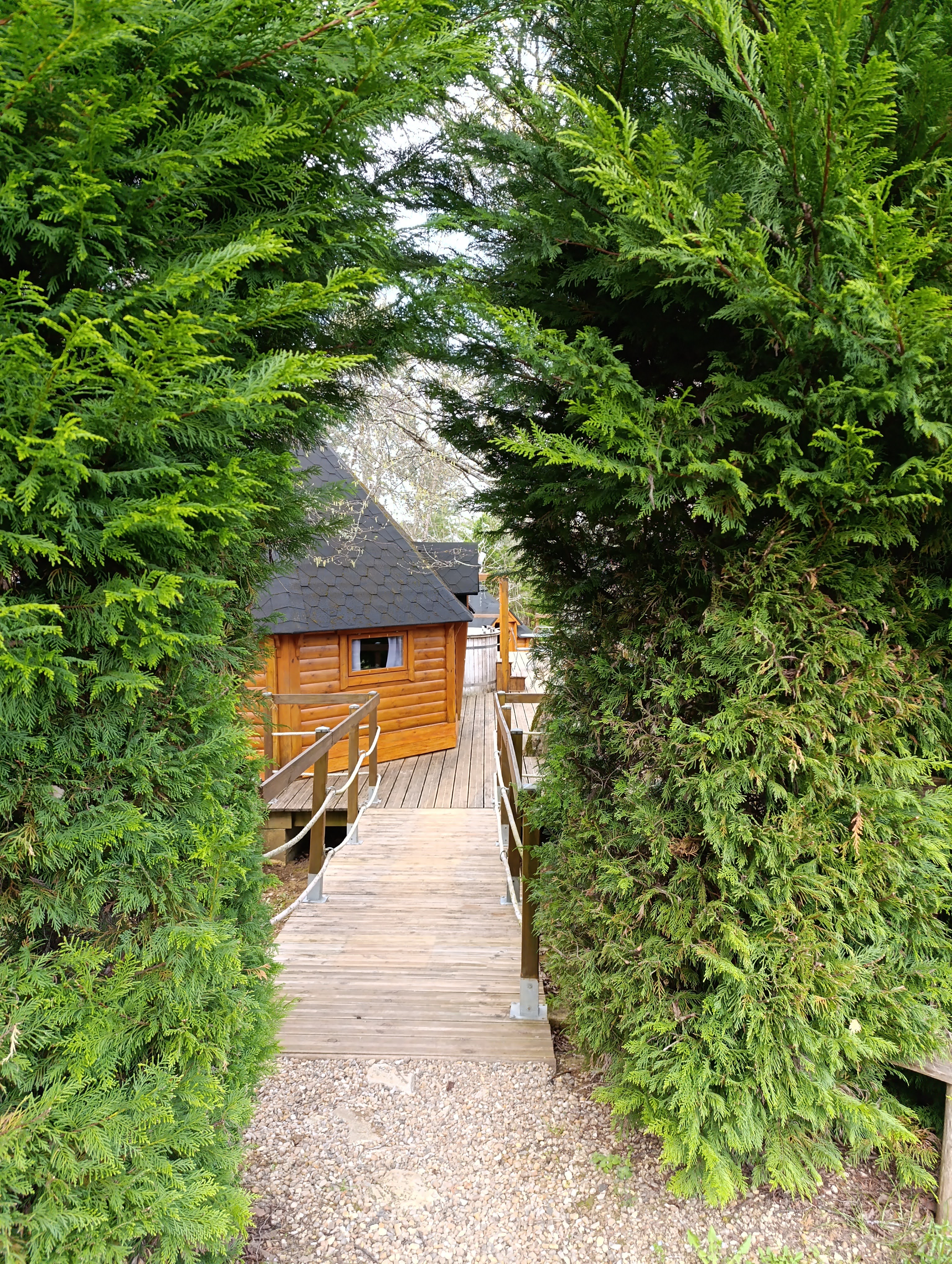 La Cabane Spa du Charme : un cocon enchanteur en Aquitaine à Saint Cybranet — vue depuis la terrasse