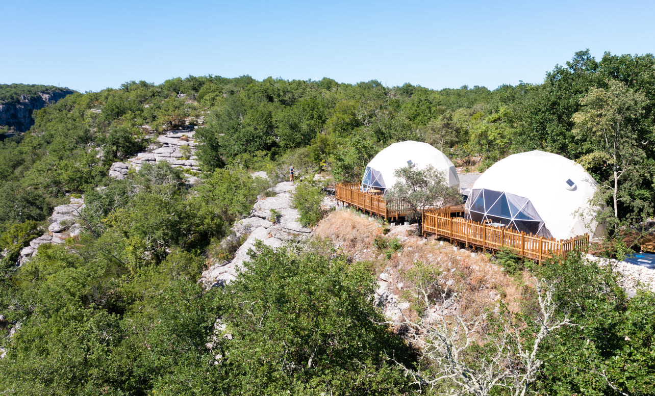 Évasion dans une bulle insolite avec spa en Ardèche à Ruoms — espace de vie