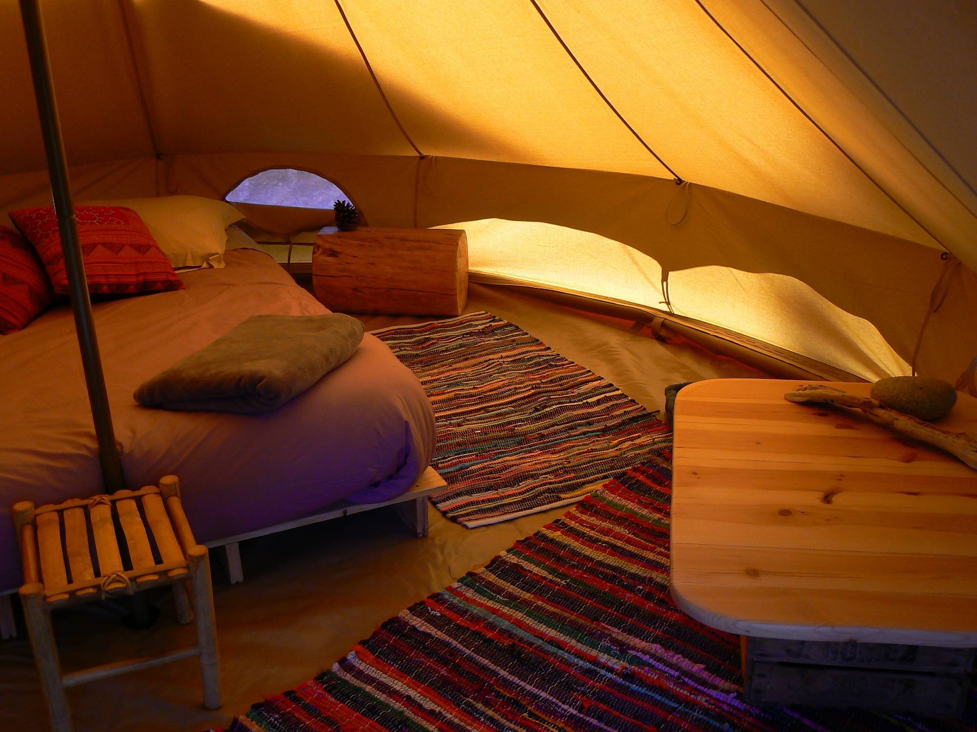 La Tente Mica : une expérience immersive en pleine nature à Chambon — environnement naturel