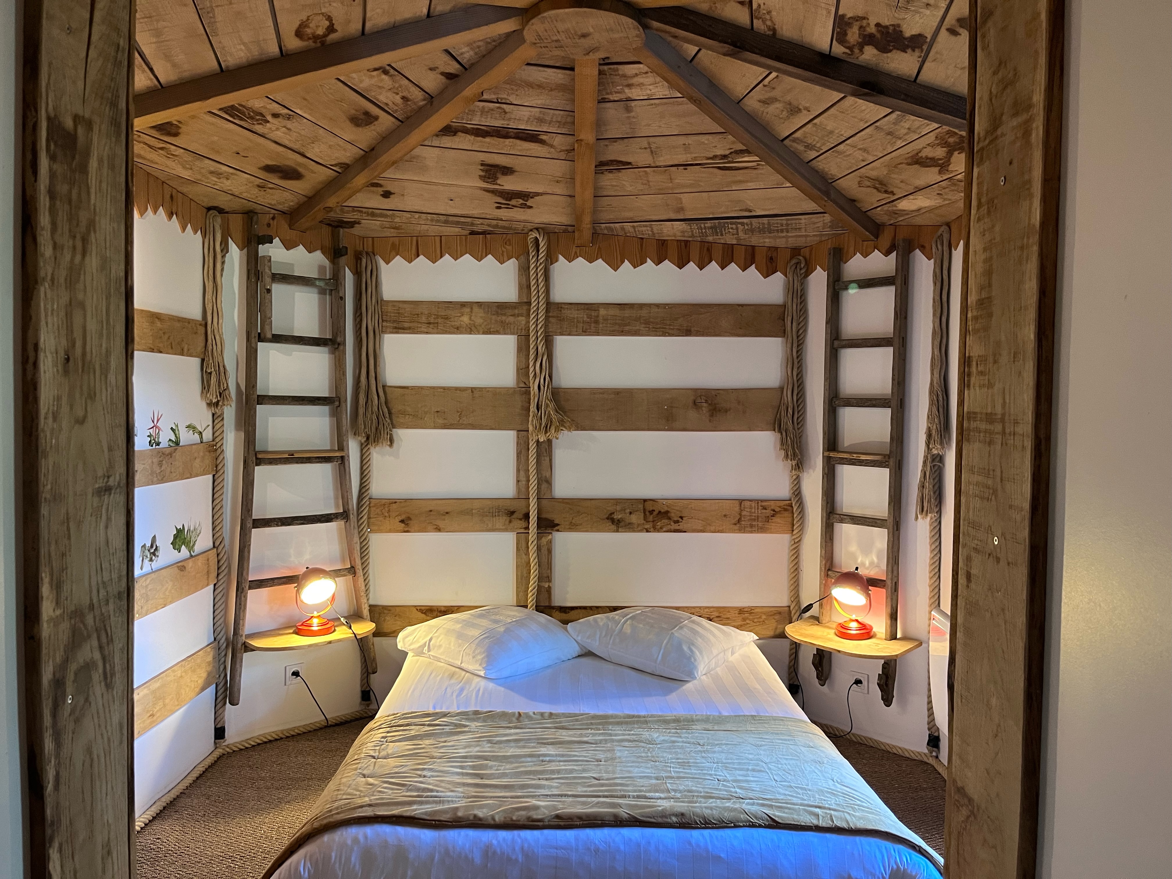 Une cabane SPA & SAUNA au cœur de la Picardie à Fere En Tardenois — salle de bain