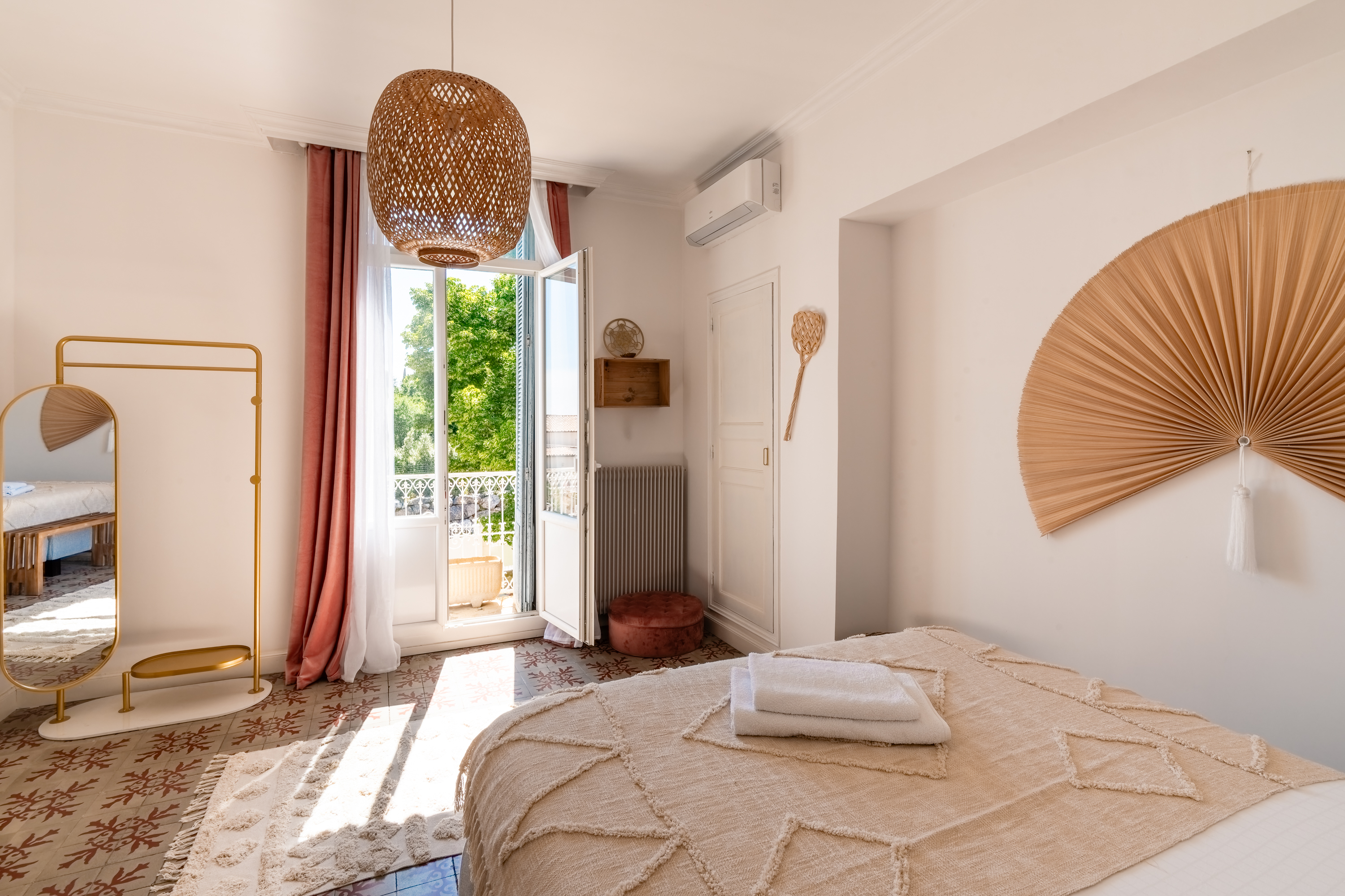 Maison de maître 4* — Séjour avec piscine à Hérault à Montpellier — détail architectural