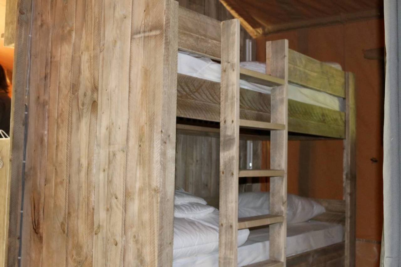 Safari Lodge SPA : une immersion au cœur de l'Auvergne à Saint Constant — salle de bain