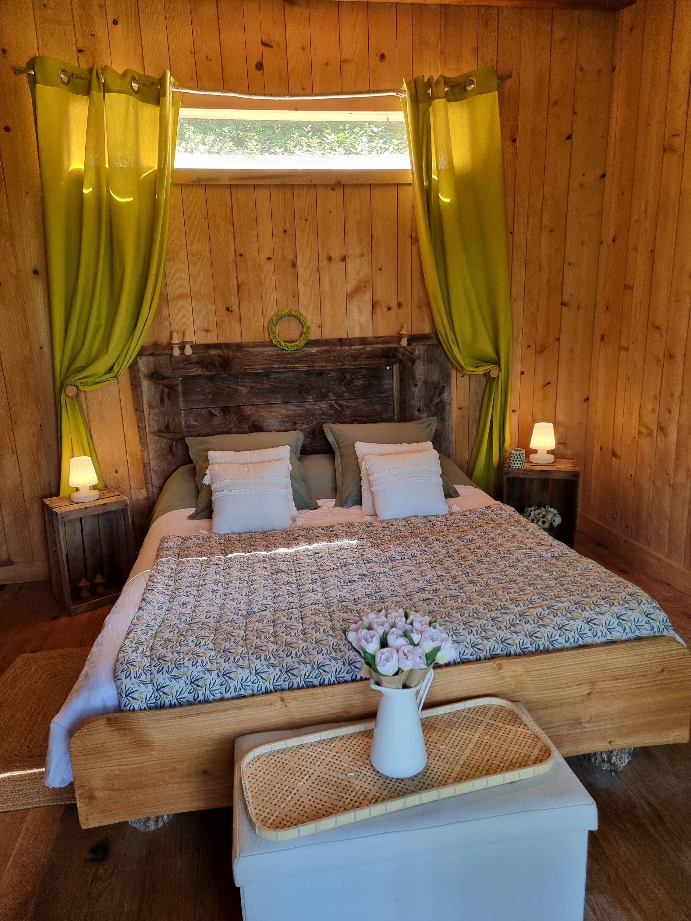 Cabane Tilleul — Cabane sur pilotis avec spa à Puy-de-Dôme à Clermont-Ferrand — chambre