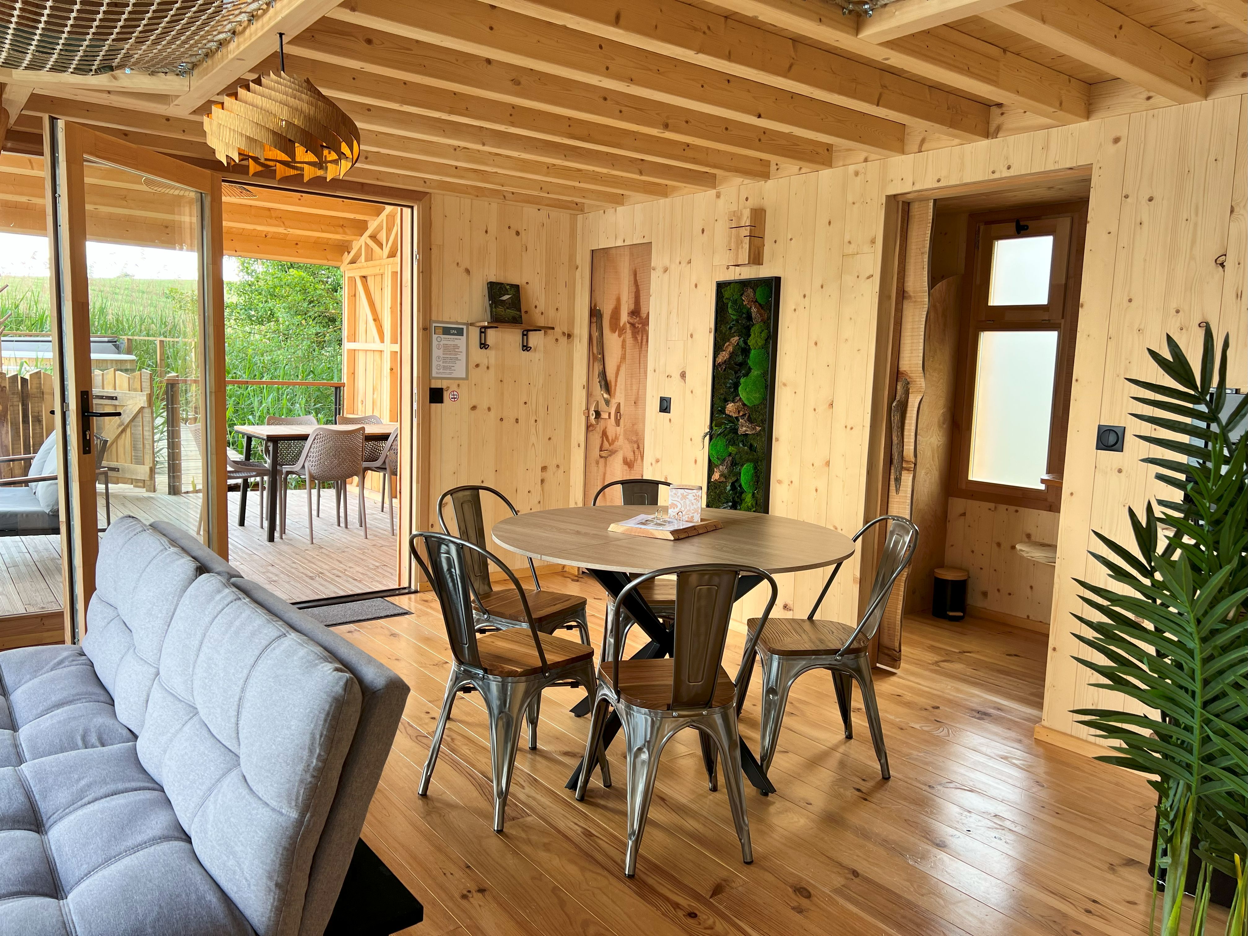 Cabane Spa Végétale — Séjour relaxant avec spa à Ain à Druillat — vue depuis la terrasse