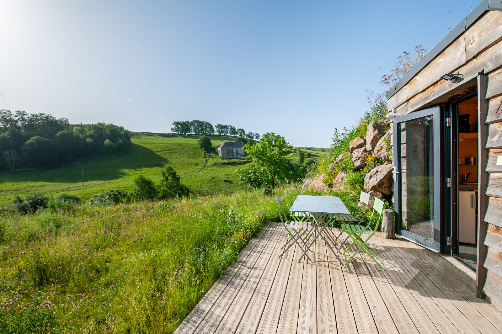 Cabane végétalisée en Auvergne : un refuge au cœur de la nature à St Urcize — espace de vie