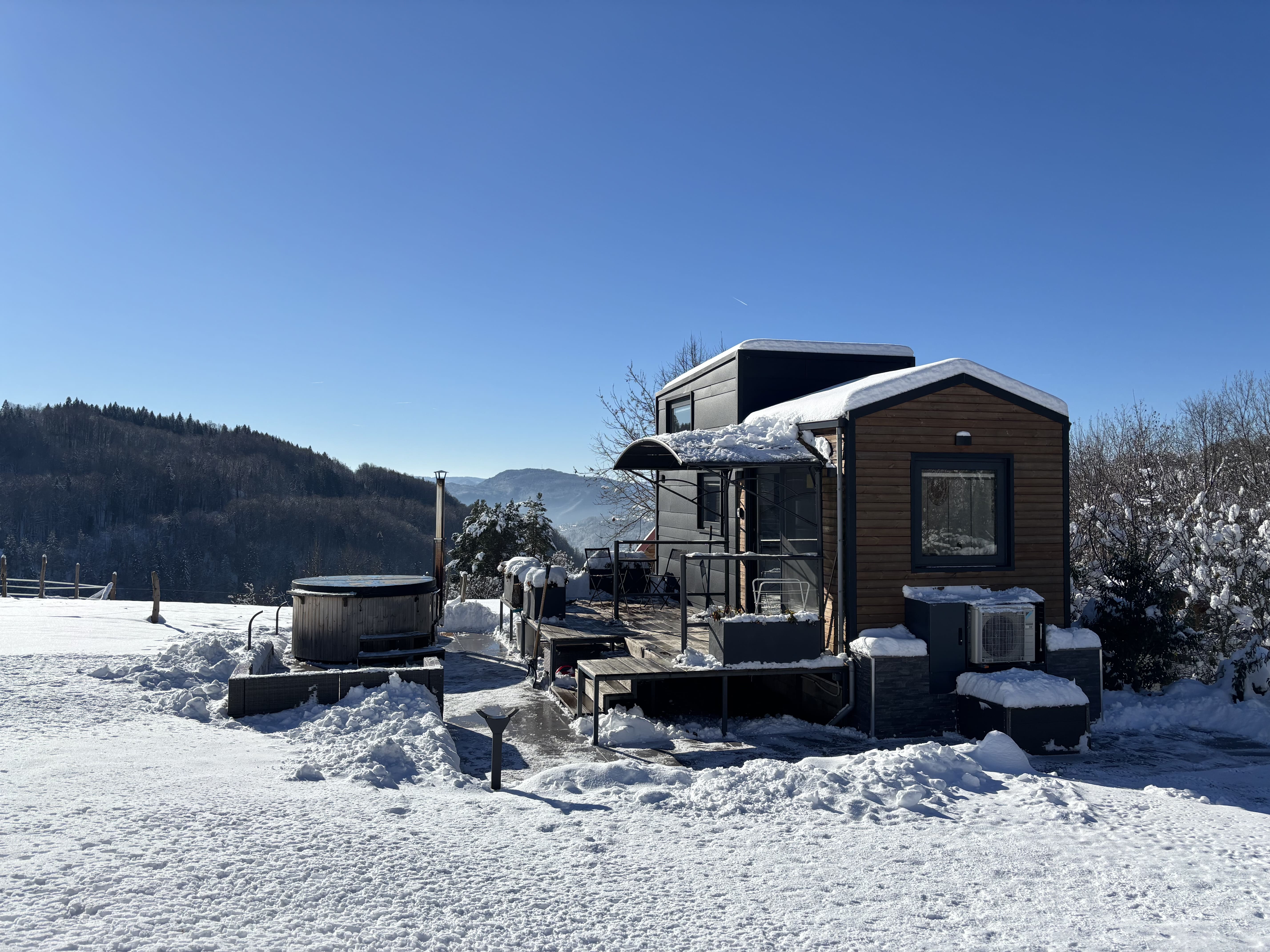 Tiny house Athena & Spa : une évasion sensorielle en Franche-Comté à St Claude — environnement naturel