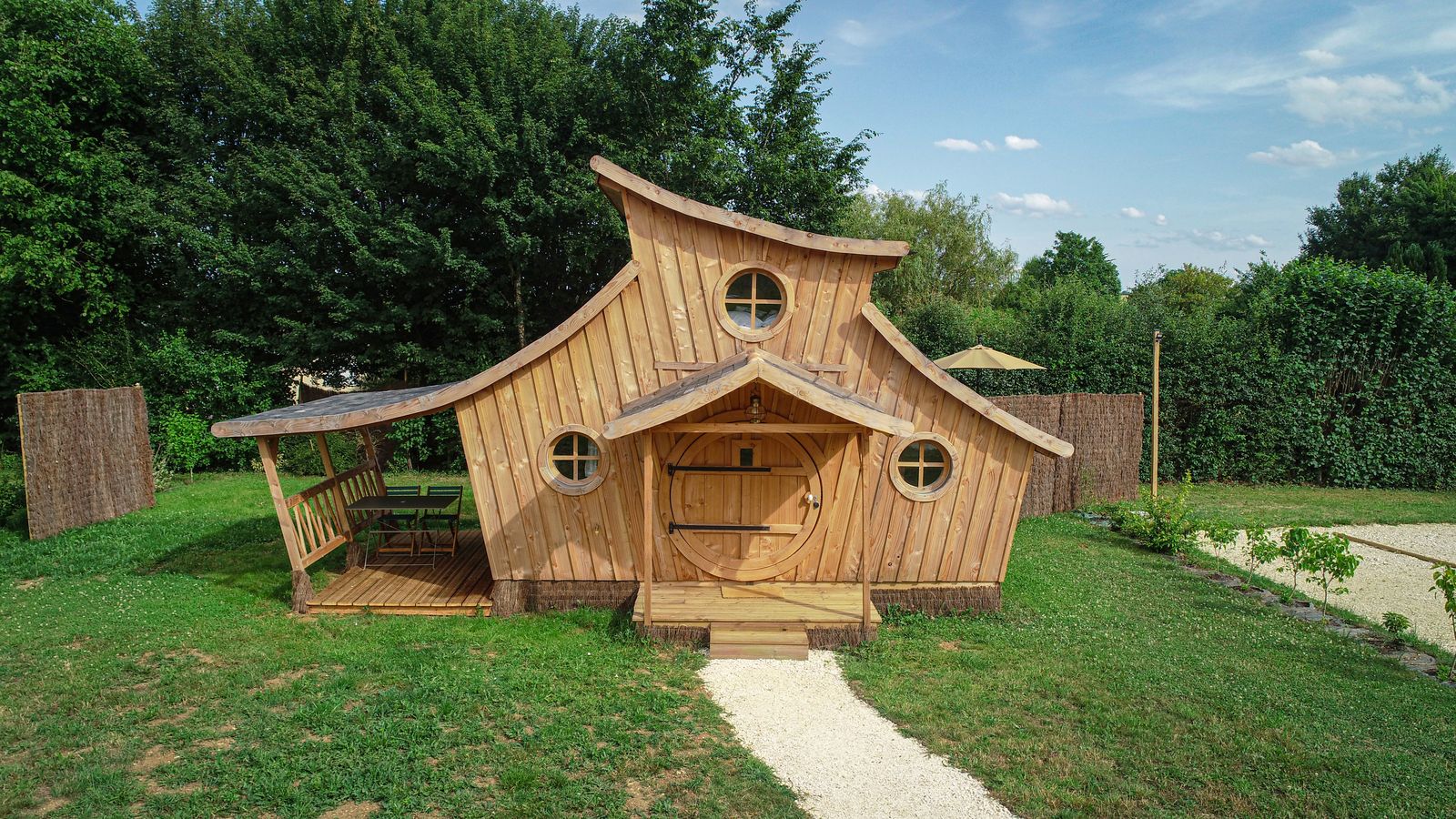 La Maison de Hobbit de L'Orée des 4 chemins — Maison insolite avec spa à Yonne à Pont-sur-Yonne — salle de bain