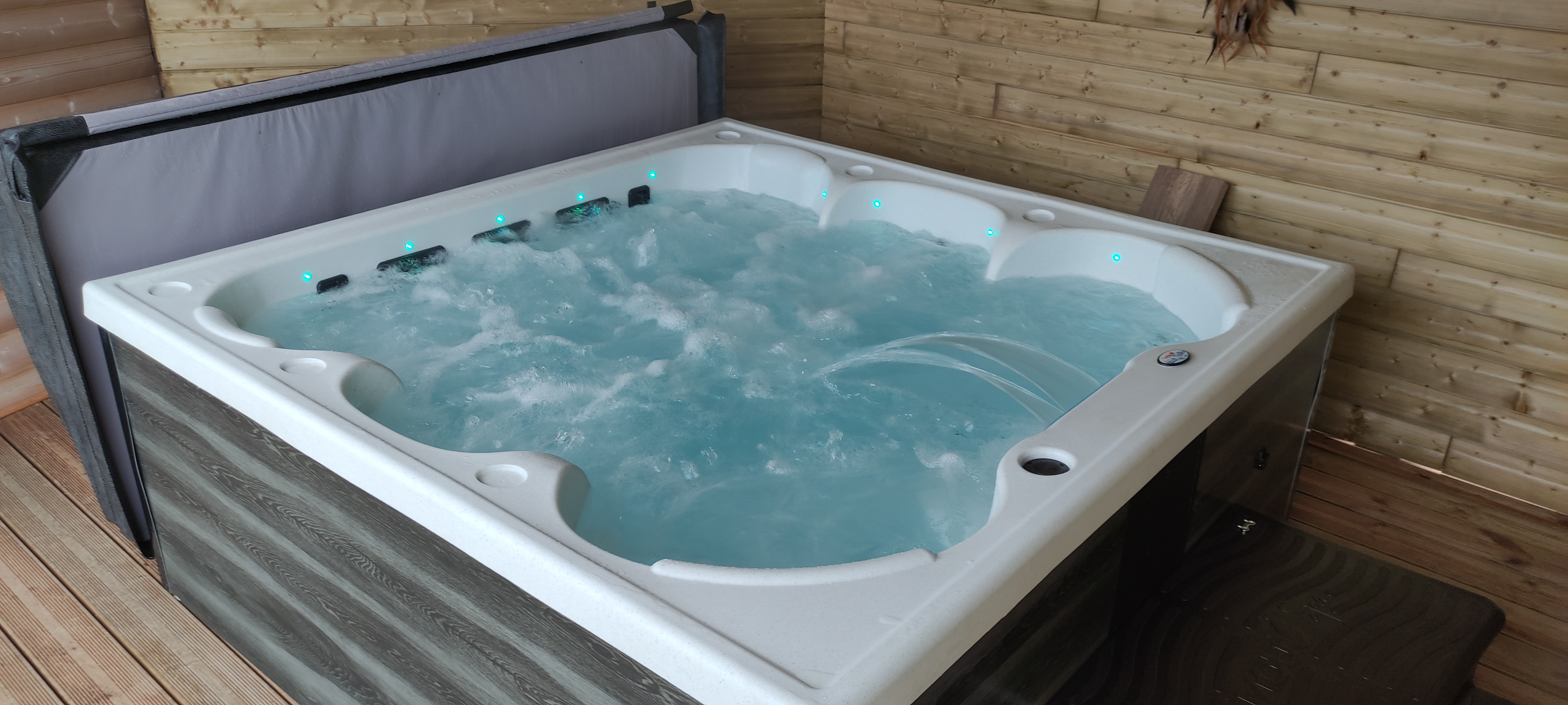 Kota Alaska : une expérience unique avec jacuzzi privatif à Pradines — détail architectural