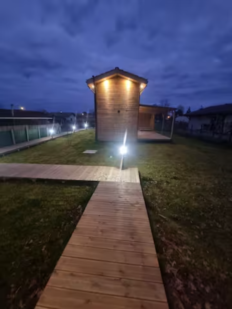 Photo 3/9 — Tiny House « Tiny house contemporaine avec spa en Aquitaine » à Aureilhan Landes