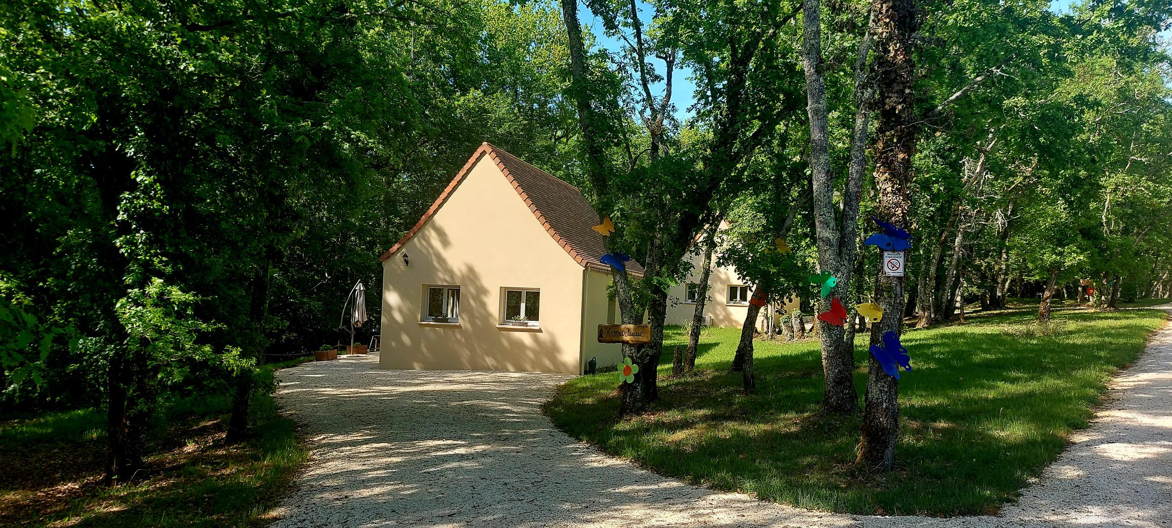 Gîte Romantique & Spa privatif — Maison insolite avec jacuzzi en Dordogne à Coursac — vue depuis la terrasse