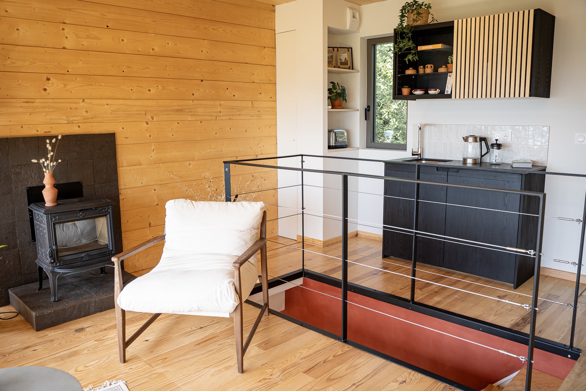 La Palombière 2 : une cabane sur pilotis avec spa en Aquitaine à Laparade — espace de vie